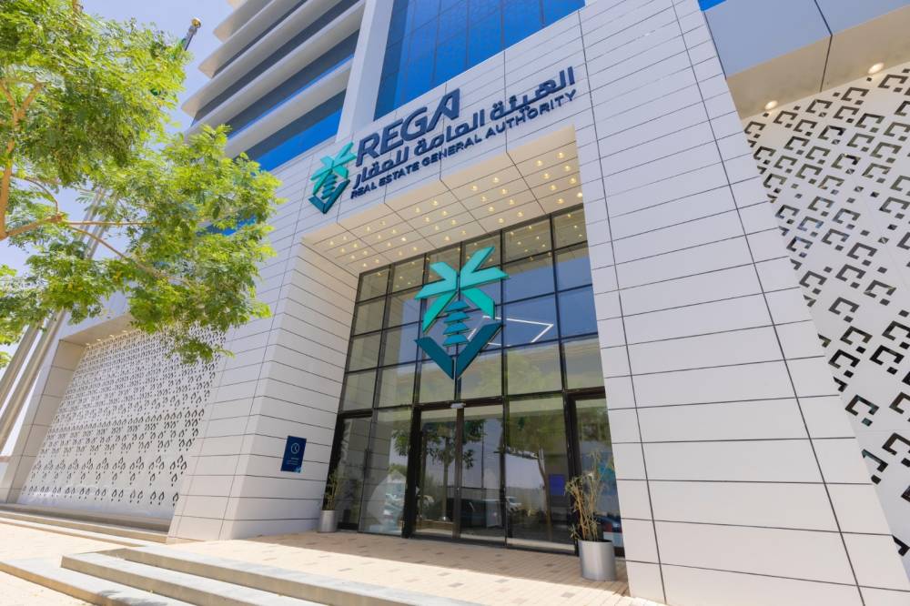 Restatex_Voice's tweet photo. الهيئة العامة للعقار @REGA_KSA تطلق مرحلة جديدة من التسجيل العيني للعقار لـ (167,352) قطعة عقارية.
المناطق المشمولة:
▫️ الرياض 
▫️ القصيم 
▫️ تبوك
 ▫️ حائل
 ▫️ المنطقة الشرقية
  ابتداءً من الأحد 2 أغسطس 2026م وحتى نهاية يوم الخميس 5 نوفمبر 2026م. https://t.co/W1jJUnl3Ka