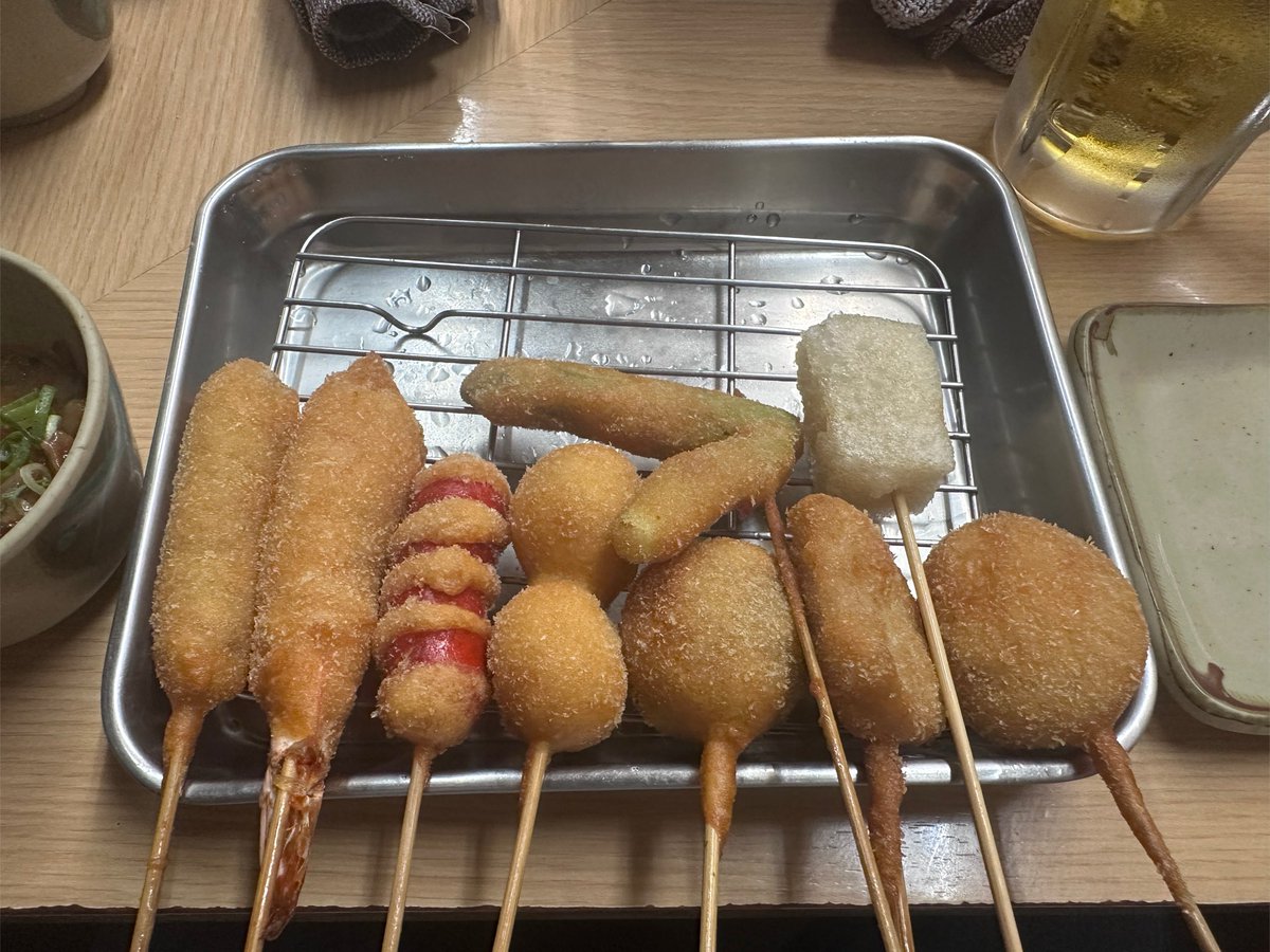 spacesonic13's tweet photo. 大阪に来たなら通天閣と串かつっしょ https://t.co/4qmk4bah41