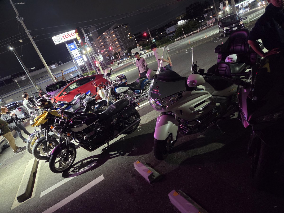 TetsuBBAyuusan's tweet photo. バイクで遊びに行けてなさすぎて先月ぐらいにケバブ食べに行った時の写真ぐらいしかない🤣
私バイク乗りだったよね？？？ https://t.co/K3NDlkys4j