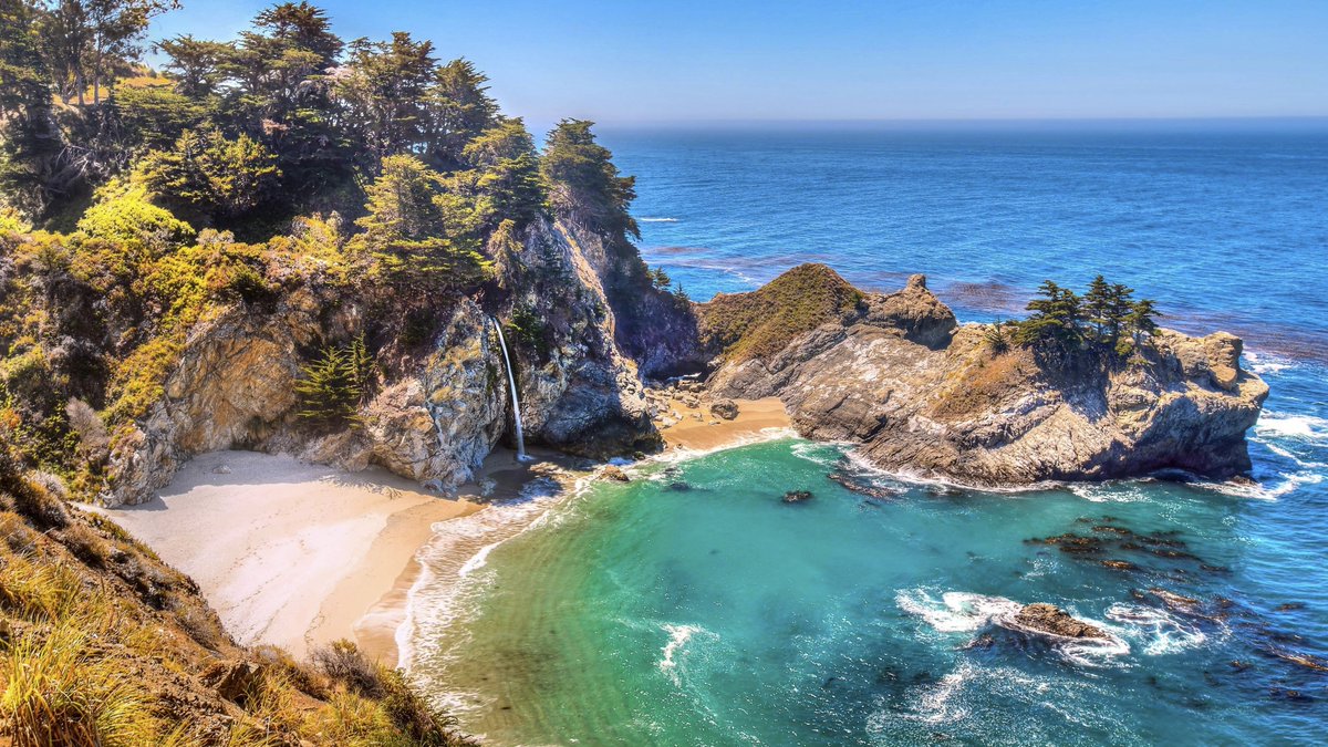 amber39rj6's tweet photo. Spent the whole afternoon wandering the coastal trails of Big Sur—salt-kissed wind, pine-scented air, and that endless blue Pacific stretching to the horizon. No plans, just pure magic. ， https://t.co/2CMstrNS16