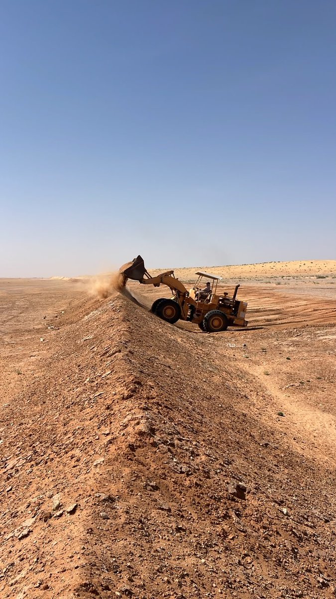 Sheri_mun's tweet photo. جهود ميدانية مستمرة.. 👷‍♂️🚜

​كوادر وآليات #بلدية_شري تواصل أعمال التجهيز والتمهيد الميداني لموقع النسخة التاسعة لمزاد الإبل بمركز #مدرج.
​📸 جانب من الأعمال الميدانية ⬇️ https://t.co/BRI4TiqmLY