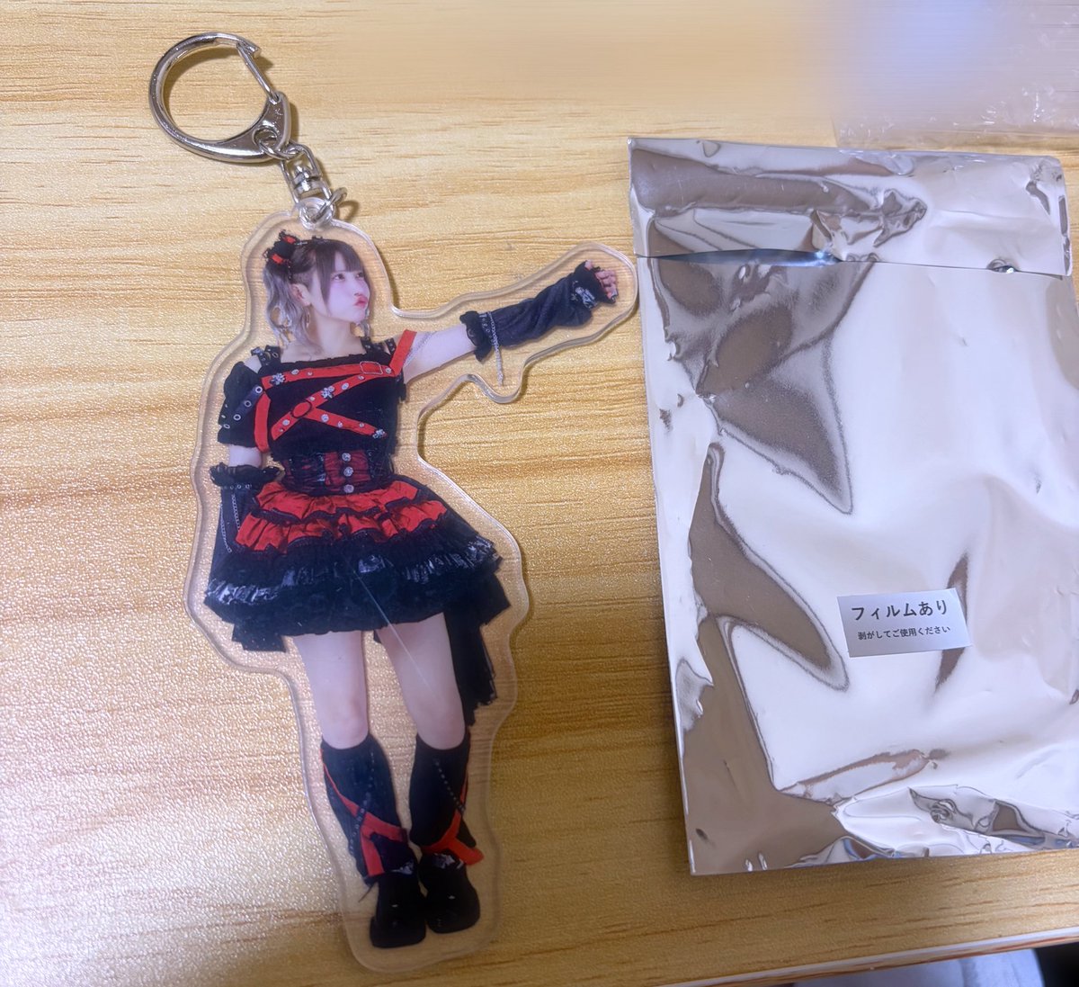 ann_ri0914's tweet photo. TENRIN6周年グッズランダム黒衣装だれかゆあと交換してくれませんかっ！

#TENRIN https://t.co/D070pB0Fyl