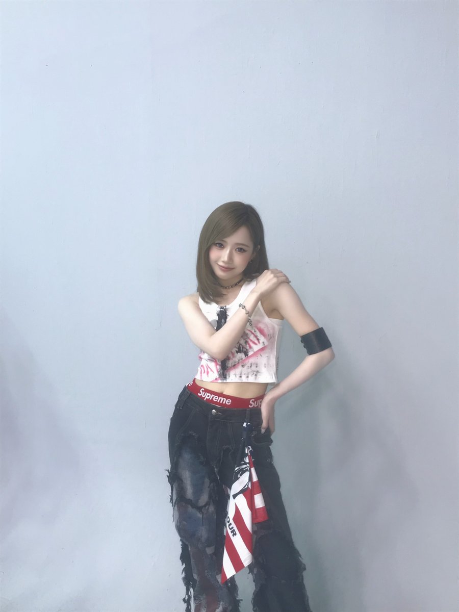 official__ME_I_'s tweet photo. STUDIO CHOOMの花咲く道が公開されたよ〜•*¨*•.¸♬
このバンド衣装だいすきだ～
この日眉毛をみんなが褒めてくれて嬉しかった。いつもと何が違うのかあまり自分ではわからなかったｹﾄﾞ

#KEIKO
#ME_I #ミーアイ https://t.co/5bB4N2SJqV