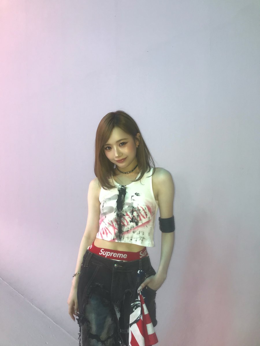 official__ME_I_'s tweet photo. STUDIO CHOOMの花咲く道が公開されたよ〜•*¨*•.¸♬
このバンド衣装だいすきだ～
この日眉毛をみんなが褒めてくれて嬉しかった。いつもと何が違うのかあまり自分ではわからなかったｹﾄﾞ

#KEIKO
#ME_I #ミーアイ https://t.co/5bB4N2SJqV