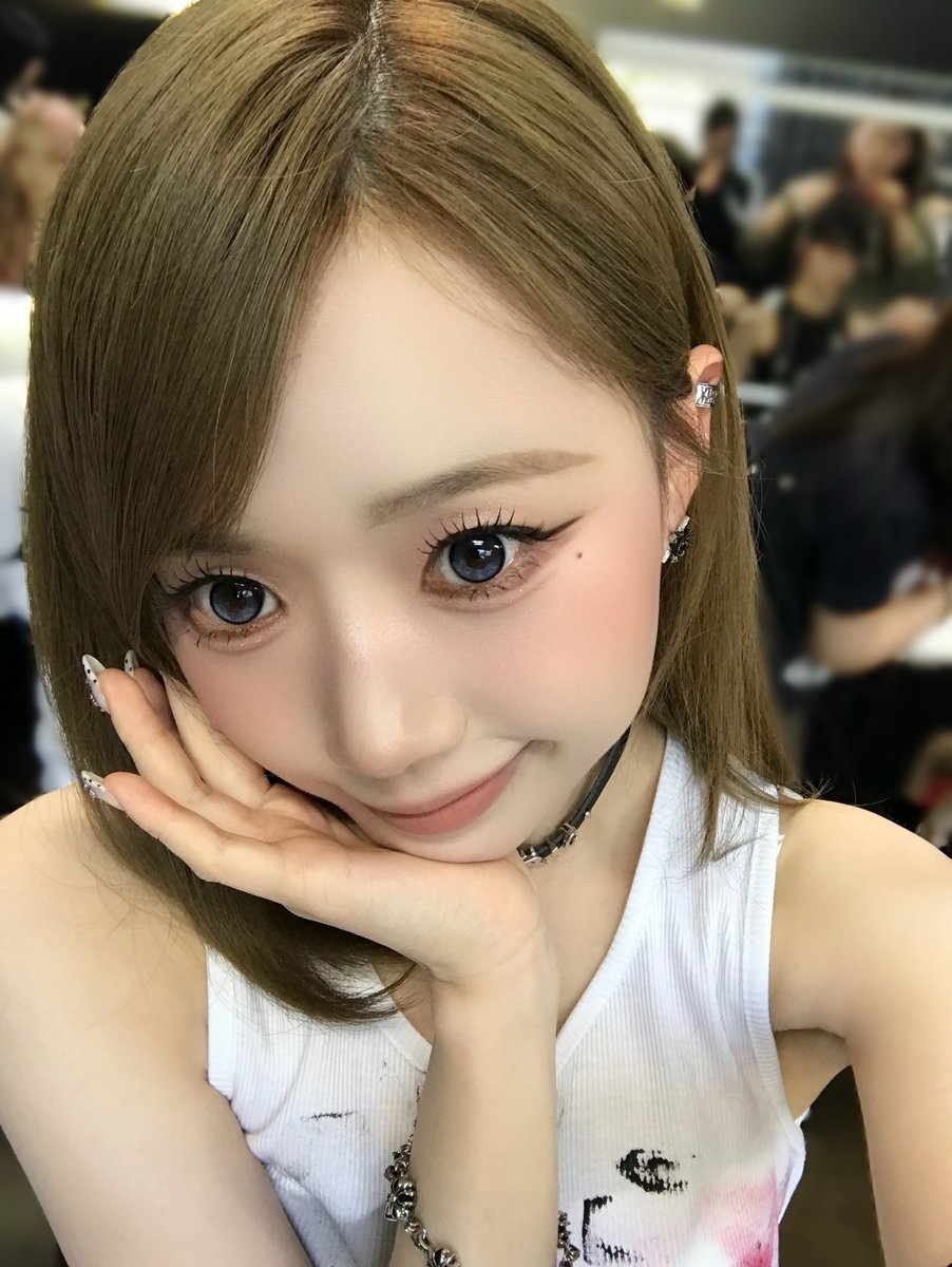 official__ME_I_'s tweet photo. STUDIO CHOOMの花咲く道が公開されたよ〜•*¨*•.¸♬
このバンド衣装だいすきだ～
この日眉毛をみんなが褒めてくれて嬉しかった。いつもと何が違うのかあまり自分ではわからなかったｹﾄﾞ

#KEIKO
#ME_I #ミーアイ https://t.co/5bB4N2SJqV