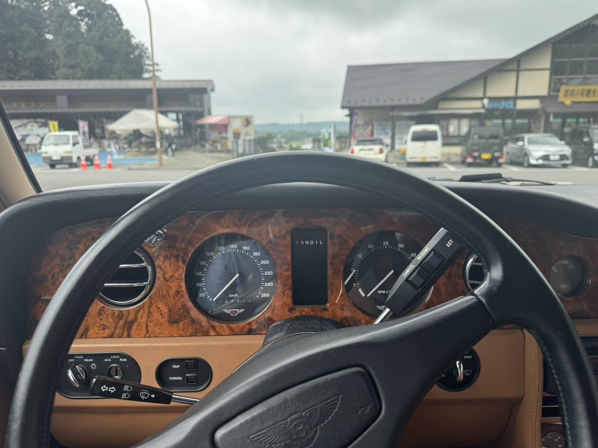 h24lms's tweet photo. 最初は本当に数ヶ月したら手放そうと思ってたが、
乗る度に好きになってきて今では長く持ちたいなと
不思議なことに自分だけでなく周りのみなさんも
そう思わせてくれたベントレー内装(再掲) https://t.co/8R67m9JL7Q