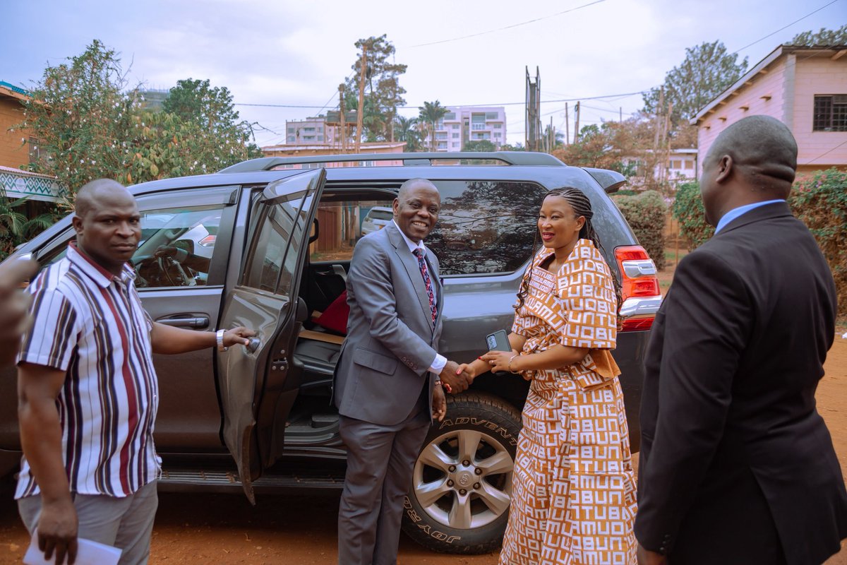 AndrewSerwadda2's tweet photo. Owek. Dr. Anthony Wamala has graced us with his presence at this #BarkClothCenterLaunch 

We are proud to say that cultural heritage will have a home where more of its stories shall live to be told.
#XensonArtsSpace on this one.

Cc:@barkclothcenter https://t.co/ETXAeJmXKr