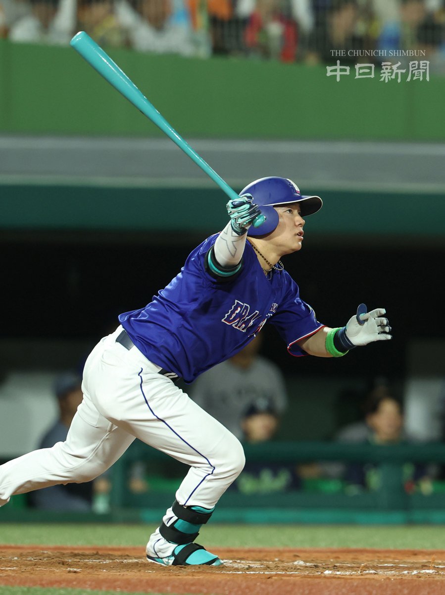 chunichiphoto's tweet photo. 【ドラゴンズ】オールスター２試合連続で安打を放つ村松選手 #村松開人 #中日新聞 #中日スポーツ https://t.co/3AAMFbCcRi
