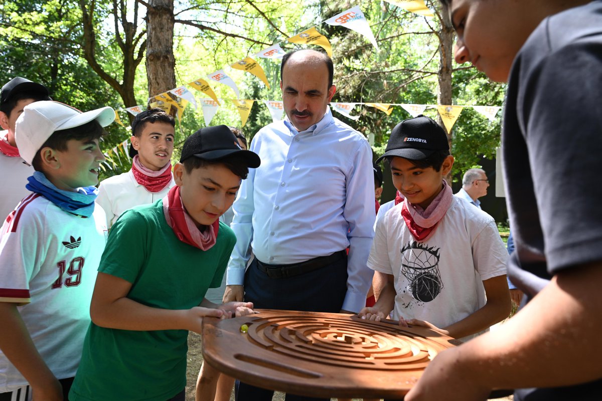 komekkonya's tweet photo. Konya Büyükşehir Belediye Başkanı Uğur İbrahim Altay, Genç KOMEK Yaz Okulu ve Diyanet’in Yaz Kur'an Kurslarındaki öğrencilerle Kozağaç Parkı’ndaki oyun kampında bir araya geldi. 

Haberin devamı;
https://t.co/qW6yAup4lq https://t.co/q91iYUilZL