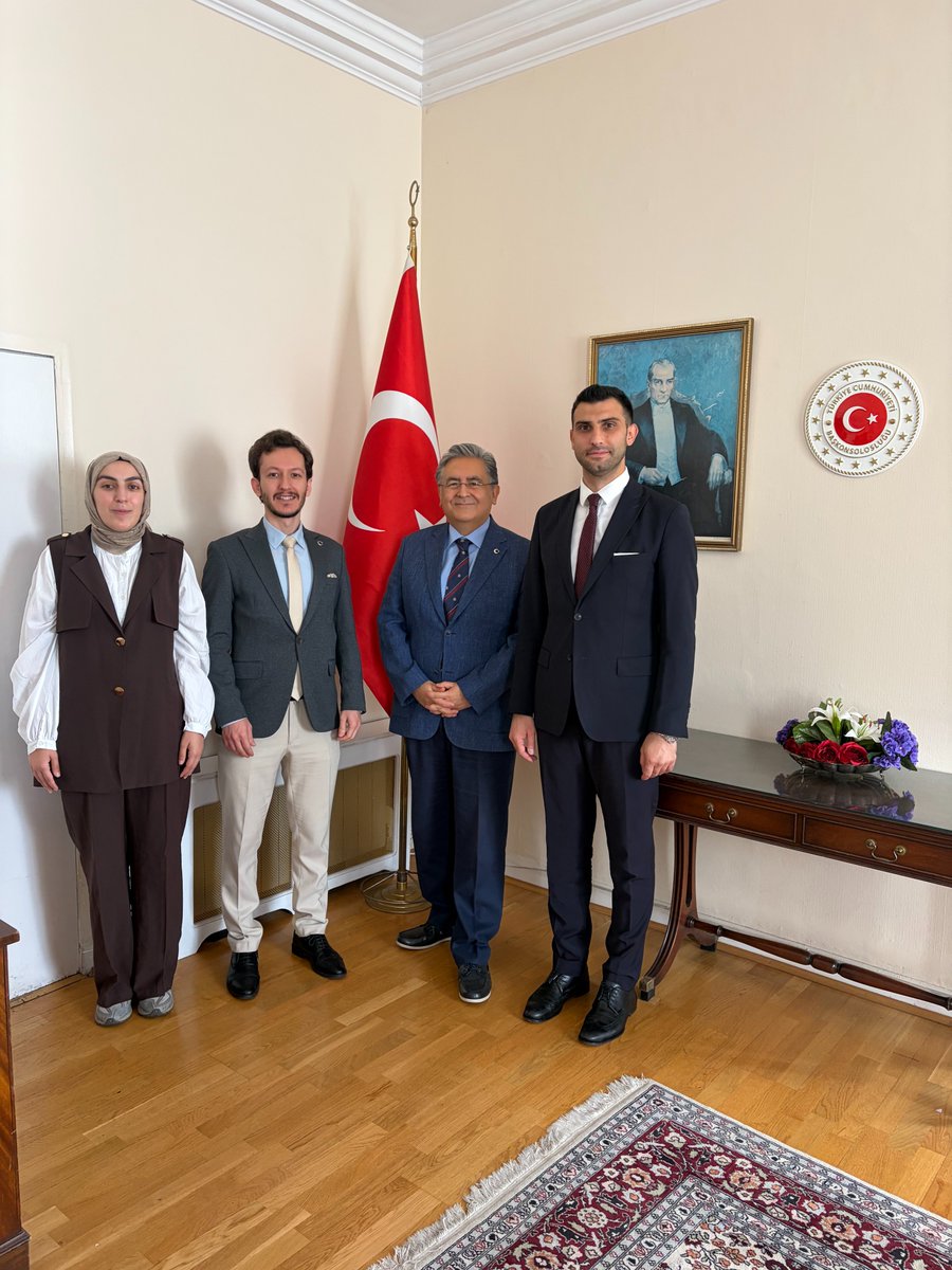 Tusu_uk's tweet photo. TUSU yönetim kurulu olarak, TC Londra Başkonsolosu Büyükelçi Sayın Doç Dr. Hasan Ulusoy’u makamında ziyaret ettik. @TC_LondraBK https://t.co/Fz3MHXpMUT