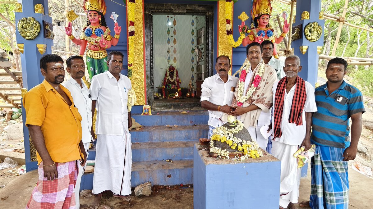 rvijayakumardmk's tweet photo. #விழுப்புரம் மாவட்டம், #செஞ்சி ஒன்றியம், புதுப்பாளையம் சஞ்சீவி மலைமீது அமைந்துள்ள ஶ்ரீ விஷ்ணு துர்க்கையம்மன் ஆலய குடமுழுக்கு விழாவில் கலந்துகொண்டபோது,
உடன் கழக நிர்வாகிகள்.
@mkstalin @Udhaystalin @arivalayam #Gingee #DMK #GingeeDMK https://t.co/cIY4EI8qyI