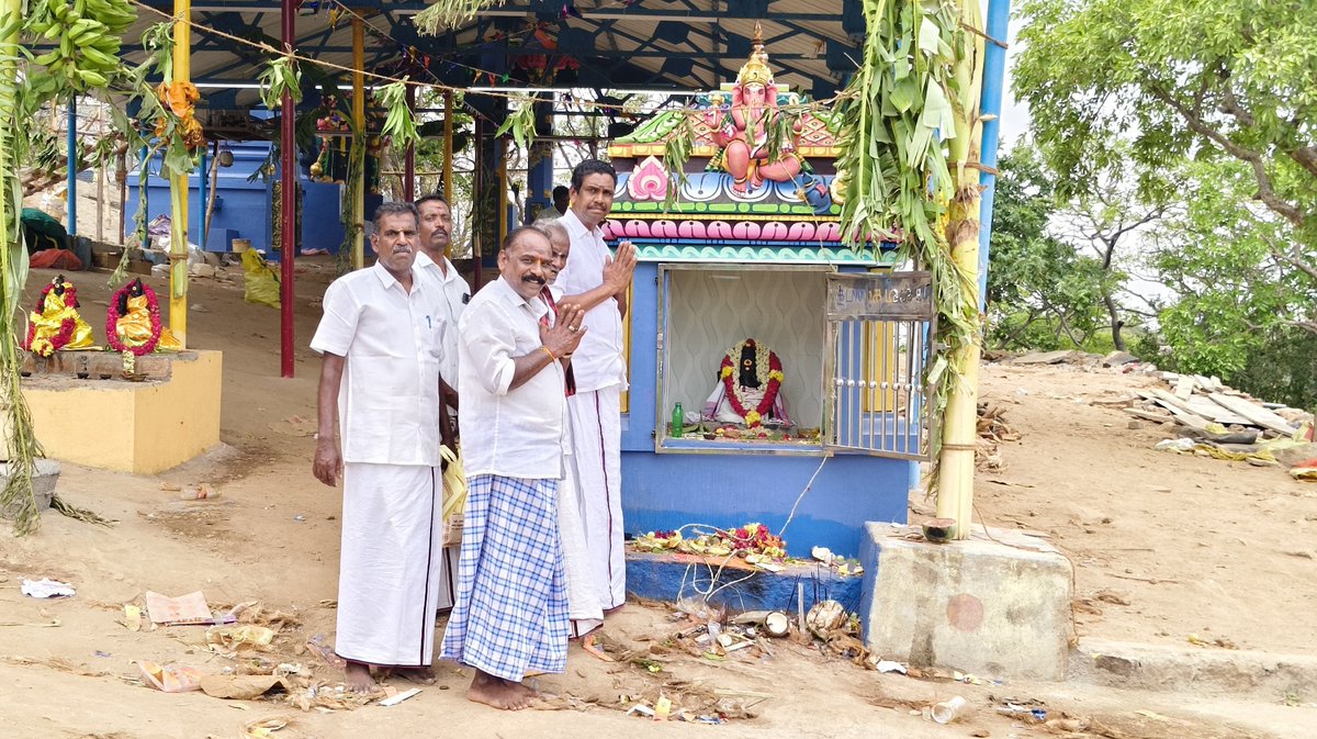 rvijayakumardmk's tweet photo. #விழுப்புரம் மாவட்டம், #செஞ்சி ஒன்றியம், புதுப்பாளையம் சஞ்சீவி மலைமீது அமைந்துள்ள ஶ்ரீ விஷ்ணு துர்க்கையம்மன் ஆலய குடமுழுக்கு விழாவில் கலந்துகொண்டபோது,
உடன் கழக நிர்வாகிகள்.
@mkstalin @Udhaystalin @arivalayam #Gingee #DMK #GingeeDMK https://t.co/cIY4EI8qyI