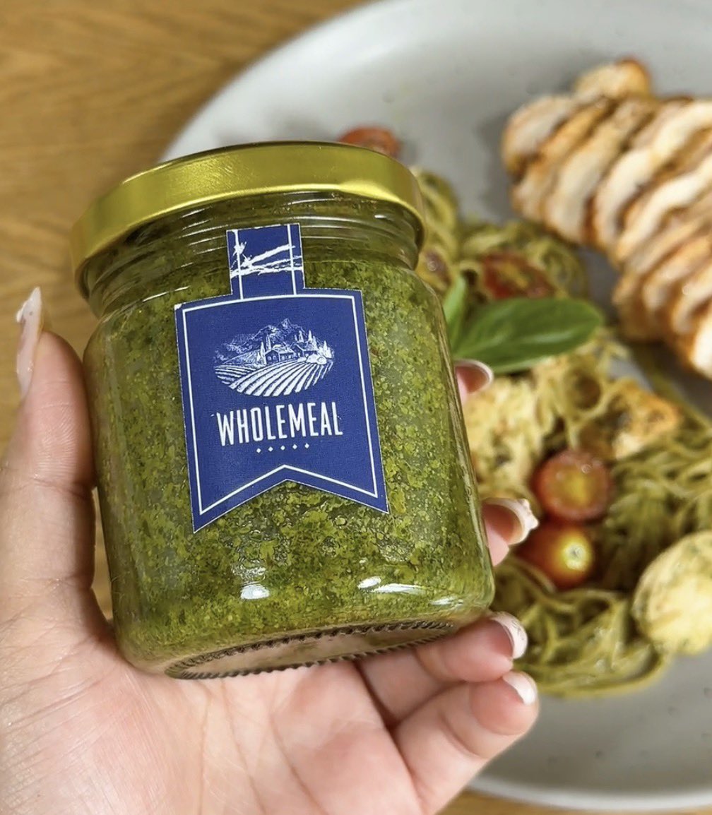WiJupiter's tweet photo. ได้ซอสเพสโต้ของ ￼WholeMeal หอมมากกกกกก คลุกกับเส้นสปาเก็ตตี้ชอบที่สุด🥺✨  กินคู่อกไก่ย่างที่หมักกับนม,ปาปริก้าไว้ นุ่มฉ่ำ😋 แบ่งไก่บางส่วนลงไปคลุกก���บเส้นด้วย https://t.co/Vyoi4e466h