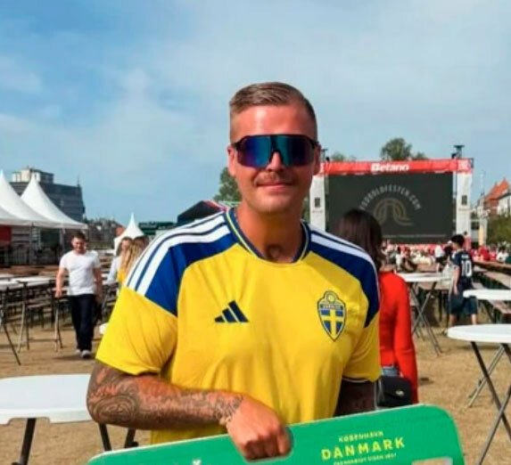 GrannJohansen's tweet photo. Remember the Swedish father and police officer who was killed in Copenhagen? The prosecution has now announced that they are seeking a prison sentence of 8–10 months for the african killer, who has previously been linked to murder attempt, assault and rape. https://t.co/cXOZcIvgXY