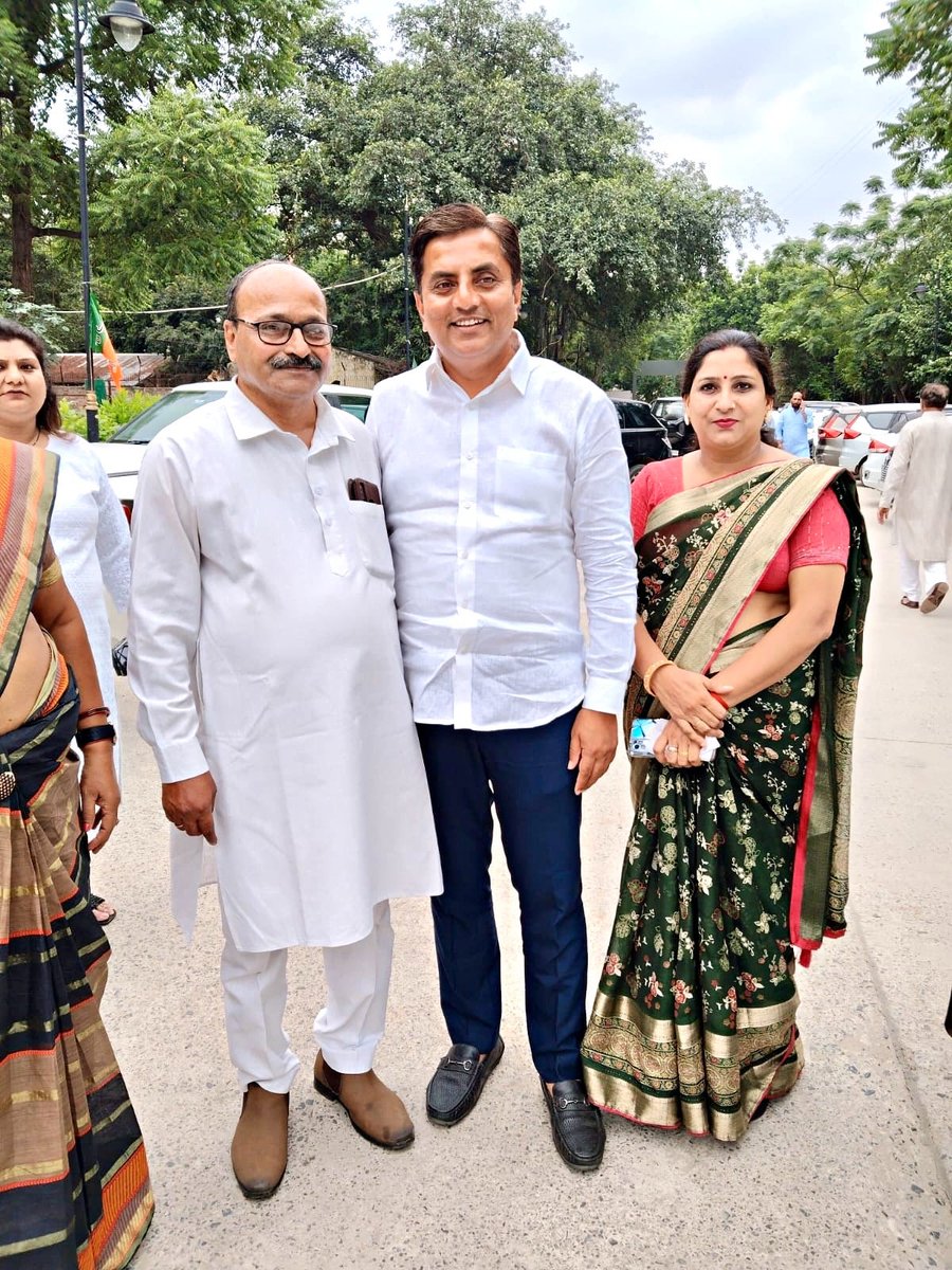 BjpSompal's tweet photo. पूर्व नवीन शाहदरा जिला के प्रभारी भाई गौरव खरी जी @gauravkharibjp को दिल्ली प्रदेश बीजेपी में मंत्री बनने पर बहुत-बहुत बधाई 
@gauravkharibjp 
@harshmalhotrabjp 

#bjpindia🇮🇳 #pmmodi #delhipradesh https://t.co/K7XYz3sVFq