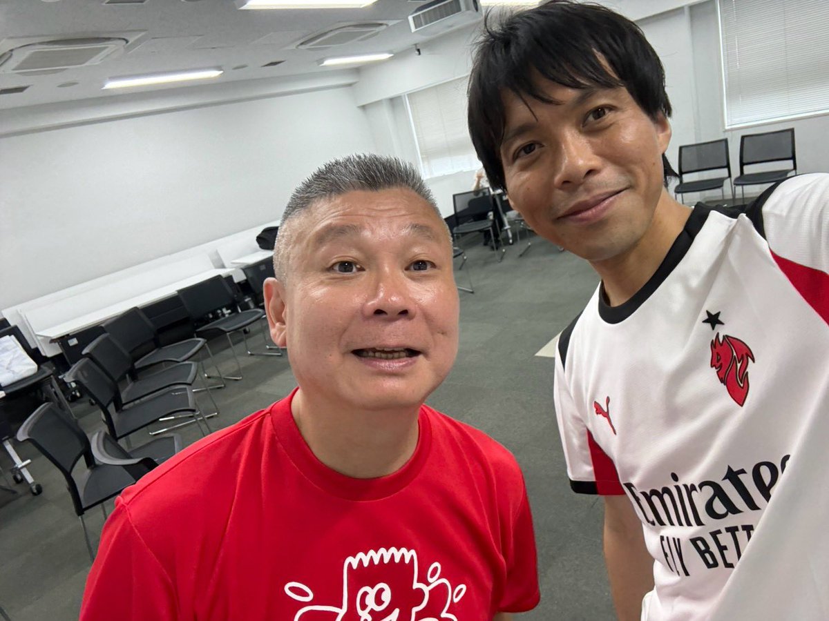 collagen_haigo's tweet photo. 東京理科大学講義2日目🎉今日の冒頭体験談は「ちゃぶ台返し世界大会で痛恨のミス」グループワークは【テーマ失敗談】で個々にエピソードトーク。院生さん達の話の構成力凄すぎ！最小限のフリで確実にオトす🤣ホンマ面白かったし勉強になった🙇キラキラした院生さん達と型破り教授と過ごす珠玉の夏🎆 https://t.co/v5M1IGyrEl