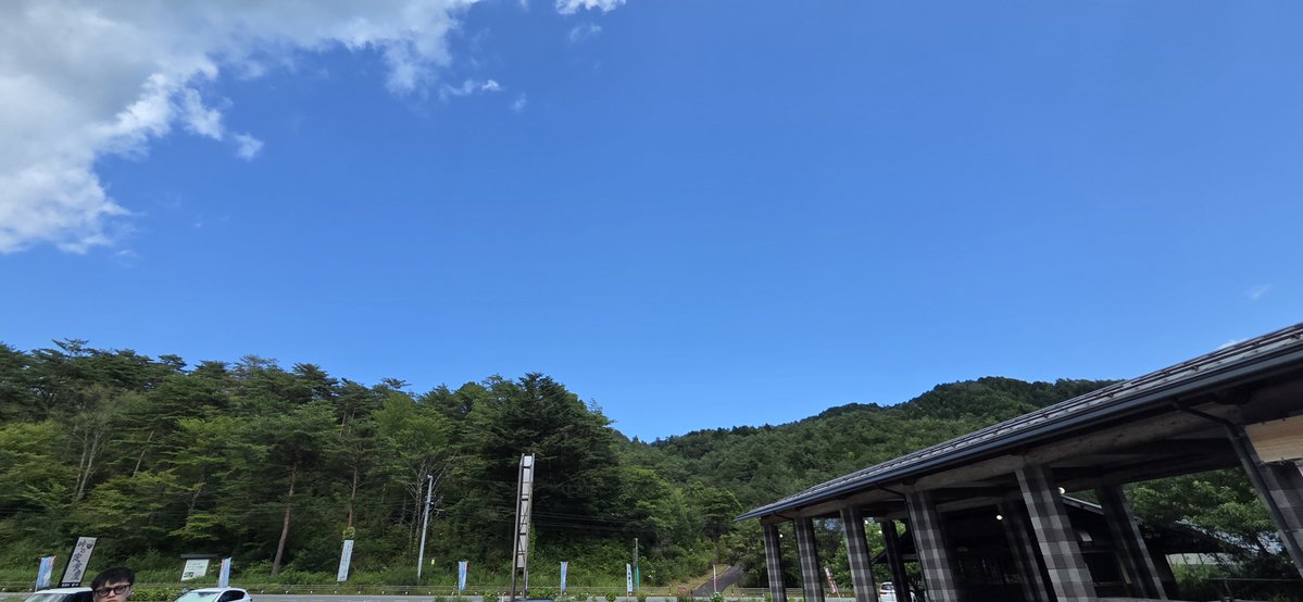 M_kar_SR's tweet photo. 今日いい天気いい気温でバイク日和でした！！！！！もうちょっとで9999km https://t.co/IMit72CUzf