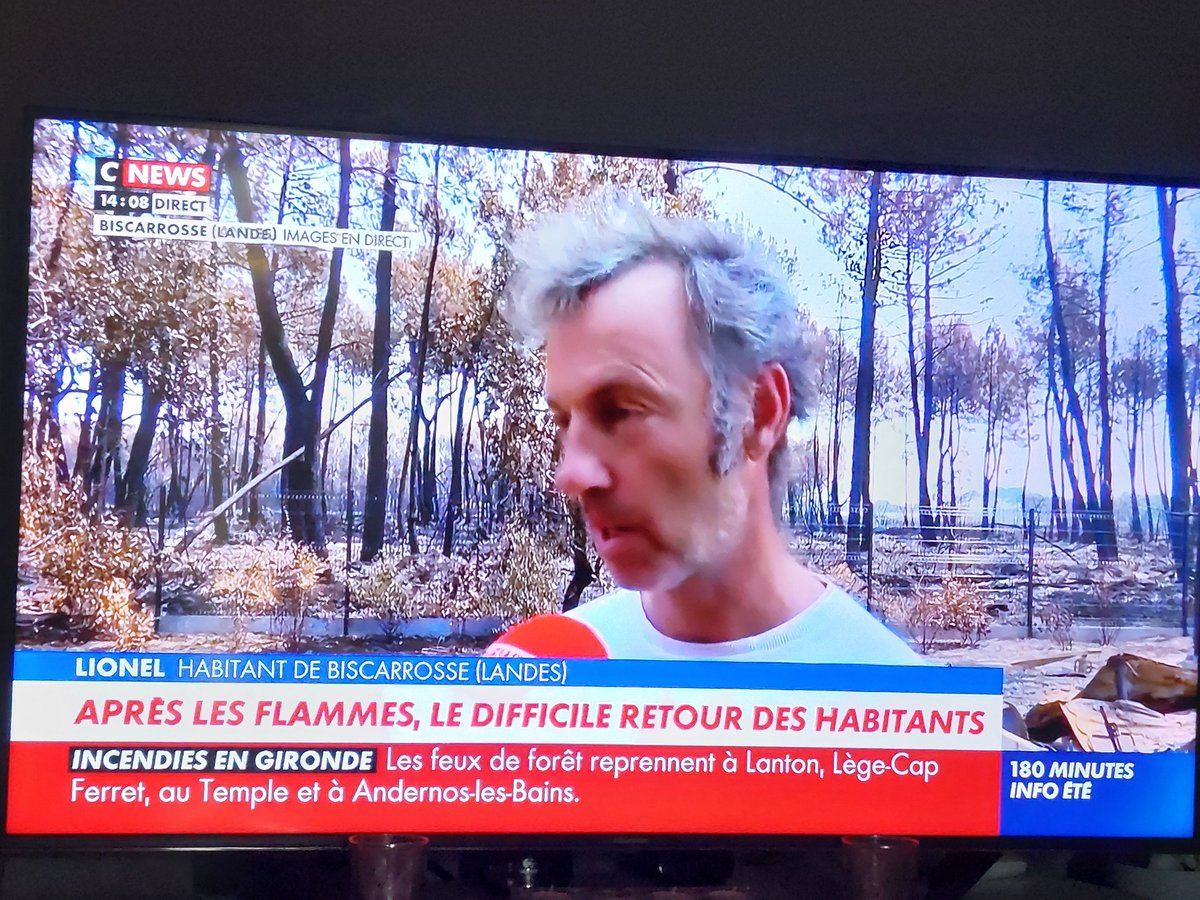 Elisaperei46275's tweet photo. Cet homme cherche pour se loger dans 2 jours car son entreprise a entièrement brûlé et il ne peut pas retourner chez lui. Il s'est inscrit sur le site de la mairie mais pas de réponse pour le moment. L'état sait requisitionner des hôtels pour les migrants mais pas là ! 😤😡 https://t.co/05ksc52I7f