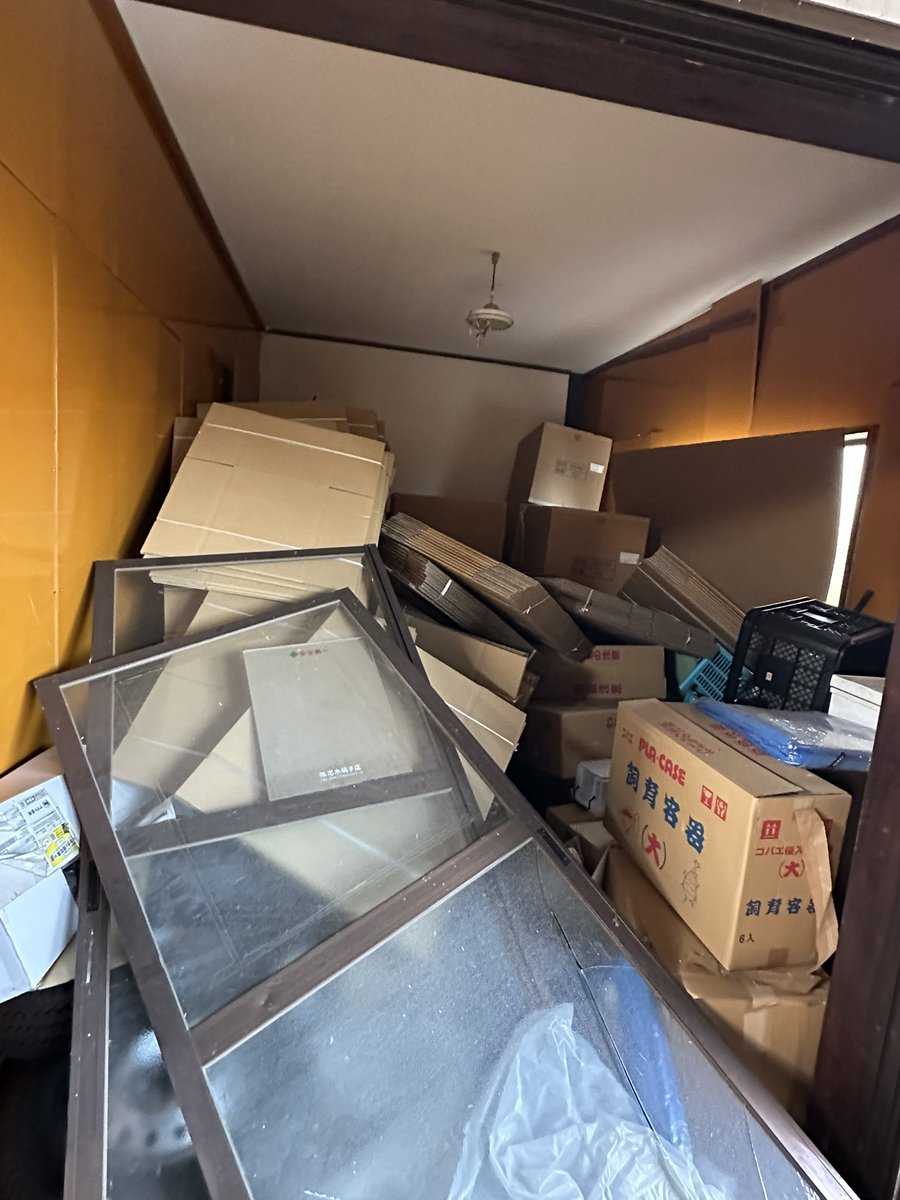 it__5her's tweet photo. 取り急ぎの報告ですが、
ブリード部屋は諦めてましたが、マット工場が中々の被害で内部含め、道と電気も寸断されている状況です。
その為、完成予定に若干のズレが生じる恐れがございます。
頭が真っ白になりましたが、皆様から沢山の励ましのメッセージのお陰で前向きに再出発していけそうです。
本当にありがとうございます。
全勢力を上げて必ず早期復旧して参ります‼️
そして同じ被害に遭われた方々の一日も早い復旧を心よりお祈り致します。