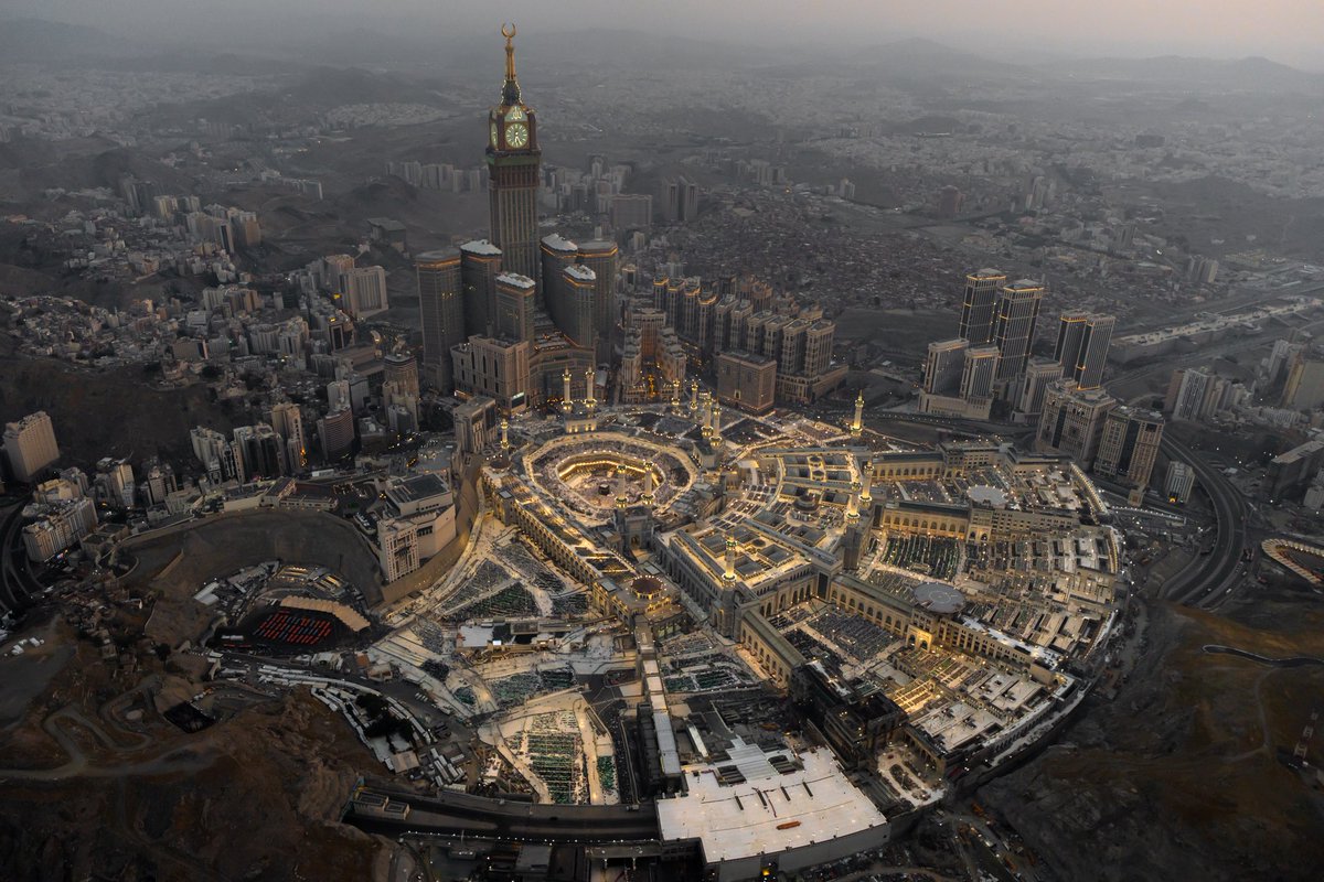 Restatex_Voice's tweet photo. شركة رؤى الحرم المكي تطرح منافسة تنفيذ مشروع "برج أجياد السكني" ضمن #بوابة_الملك_سلمان في مكة المكرمة.
 البرج يقع ضمن نطاقات تملك غير السعوديين للعقارات، مما يفتح آفاقاً واسعة للاستثمار العقاري الدولي في #مكة.
⏱️ التقديم مستمر حتى 30 سبتمبر 2026م https://t.co/DvCzXl4u93