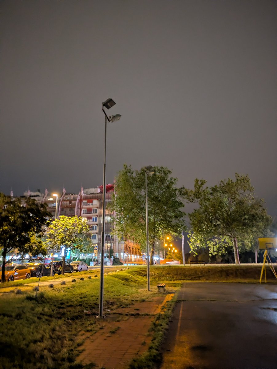 PozuriPolako69's tweet photo. @prijavi_problem ponovo prijavljujem isti problem, ne rade sva svetla na kosarkaskom terenu kod adrese Bulevar Mihajla Pupina 139 na Novom Beogradu, kao ni kod terena za mali fudbal kod adrese Bulevar Mihajla Pupina 135. Molim da se ovaj problem konacno resi. https://t.co/fdZdElH9lj