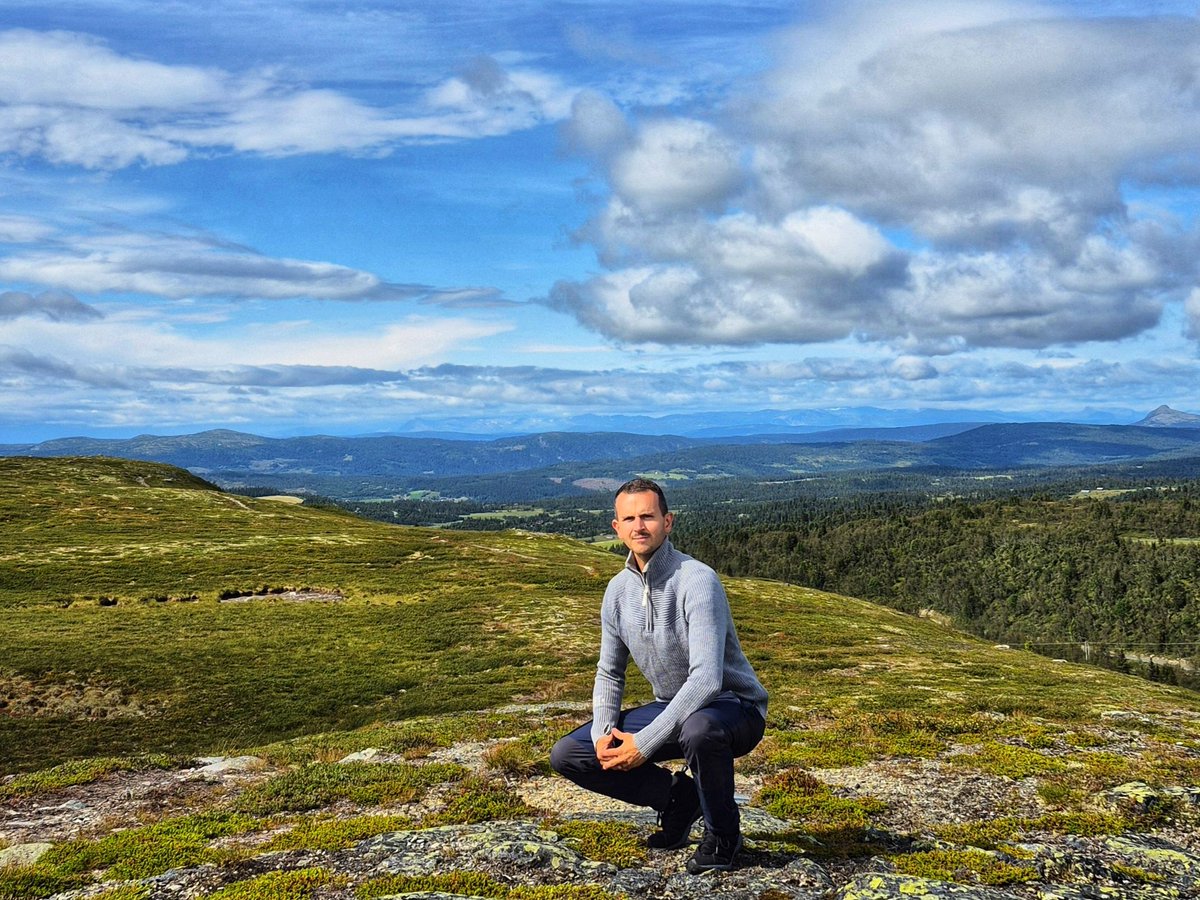Erik_Quill's tweet photo. 21km hike through mountainous terrain https://t.co/pIBpmF2bZs