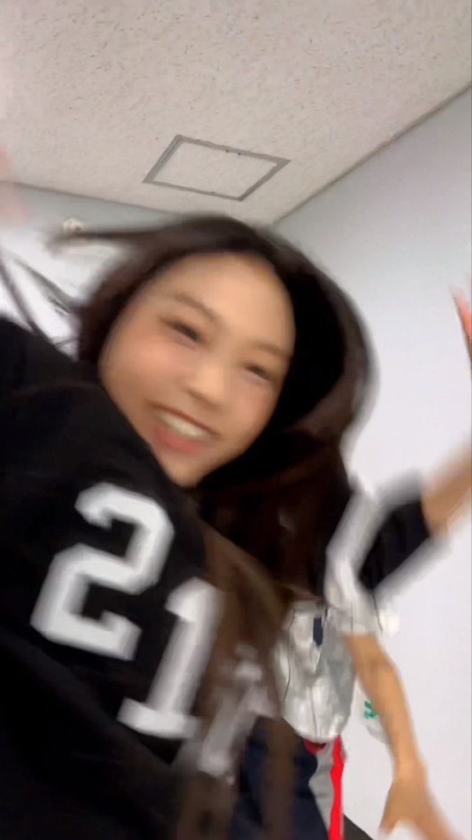 rrlxrrlx's tweet photo. 강해린 너란 여자 진짜 알다가도 모를 여자 https://t.co/Bbs0u97She