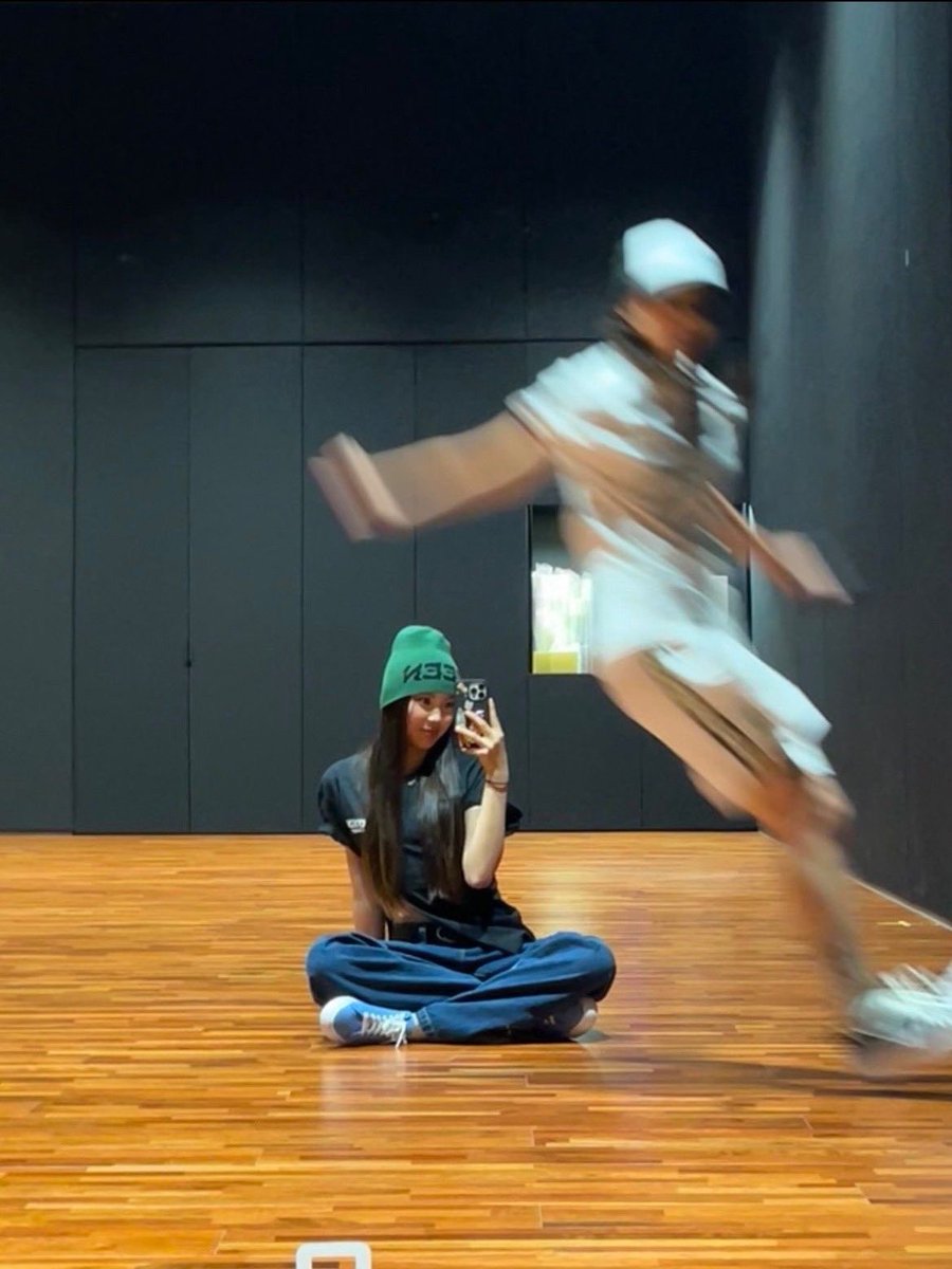 rrlxrrlx's tweet photo. 강해린 너란 여자 진짜 알다가도 모를 여자 https://t.co/Bbs0u97She