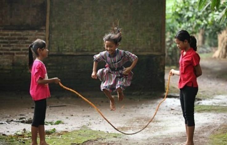 rafikarchmwt's tweet photo. HP blm secanggih skrg, tp tawa kita paling kenceng.

Uang jajan 2rb udh berasa sultan.
Masalah paling berat cuma "besok main apalagi ya"

Kangen bgt ga sih? Peluk jauh buat kita yg udah ngerasain pulang bukan krn maghrib tp krn tuntutan hidup🫂

Spill kenangan 90an kalian dong🥹 https://t.co/bpfmbyemZy