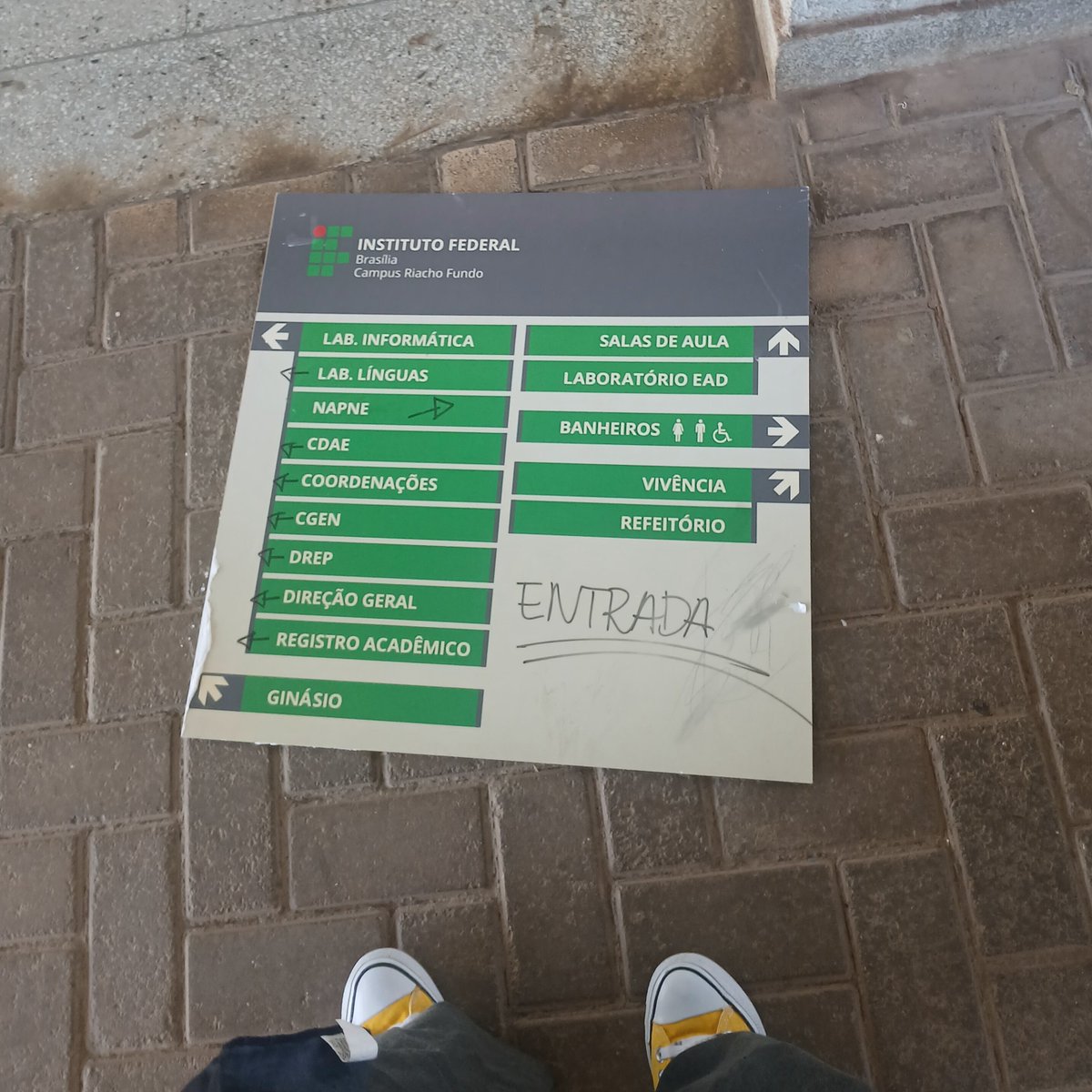 by_allian's tweet photo. primeiro dia de aula do IF e já tão destruindo esse hospício gosto assim https://t.co/74ZAa84qIx