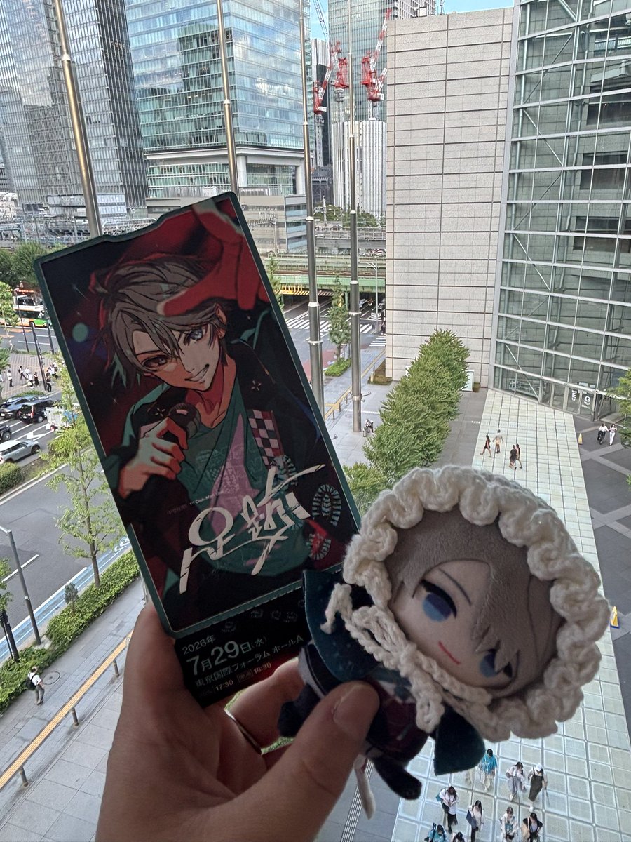hanagoe_69's tweet photo. 現地いってきた！！！！！！
めちゃくちゃいいライブだった😭
爆泣き
銀テを配っくれるという嬉しい措置
ほまに行けてよかった😭💥
行くこと許してくれた旦那氏にも感謝 https://t.co/CxHBRWiWmf