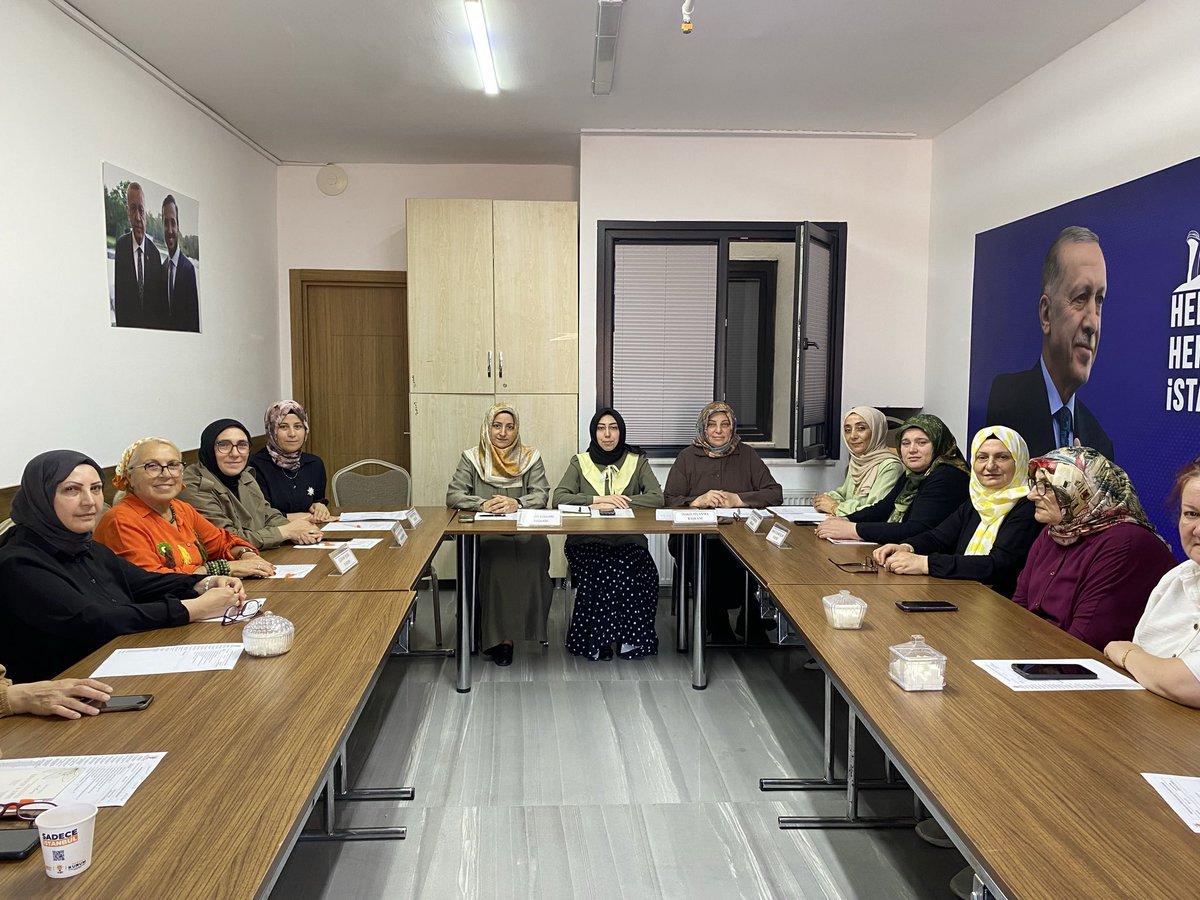 akkadinavcilar's tweet photo. Başkanımız @EsraAhmetogluu başkanlığında, İl Koordinatörümüz  @Songül Budak'ın katılımıyla Yönetim Kurulu Toplantımız gerçekleştirildi.
📍 AK Parti Avcılar İlçe Başkanlığı https://t.co/qtC5k0gbnk