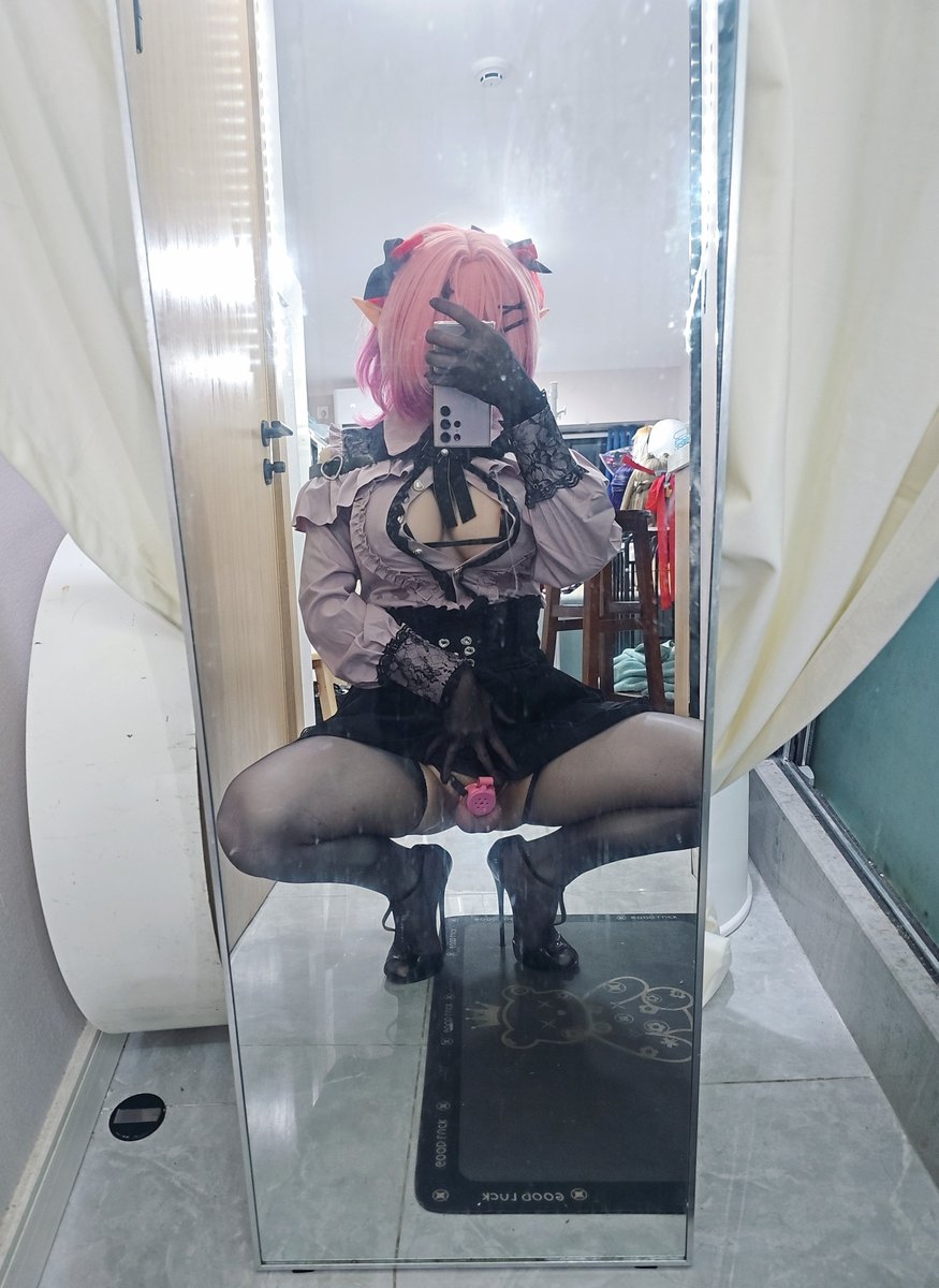 veritabledxzx22's tweet photo. レミエールちゃんをコスしてガチャすれば、レミエールちゃんが出るらしいよ～✨ https://t.co/ABETvarIjb