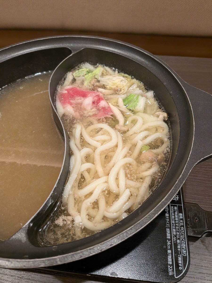 bluewell1013's tweet photo. しゃぶ葉、初体験。しゃぶしゃぶも寿司もうどんも食べたよ https://t.co/shyUfpIvoe