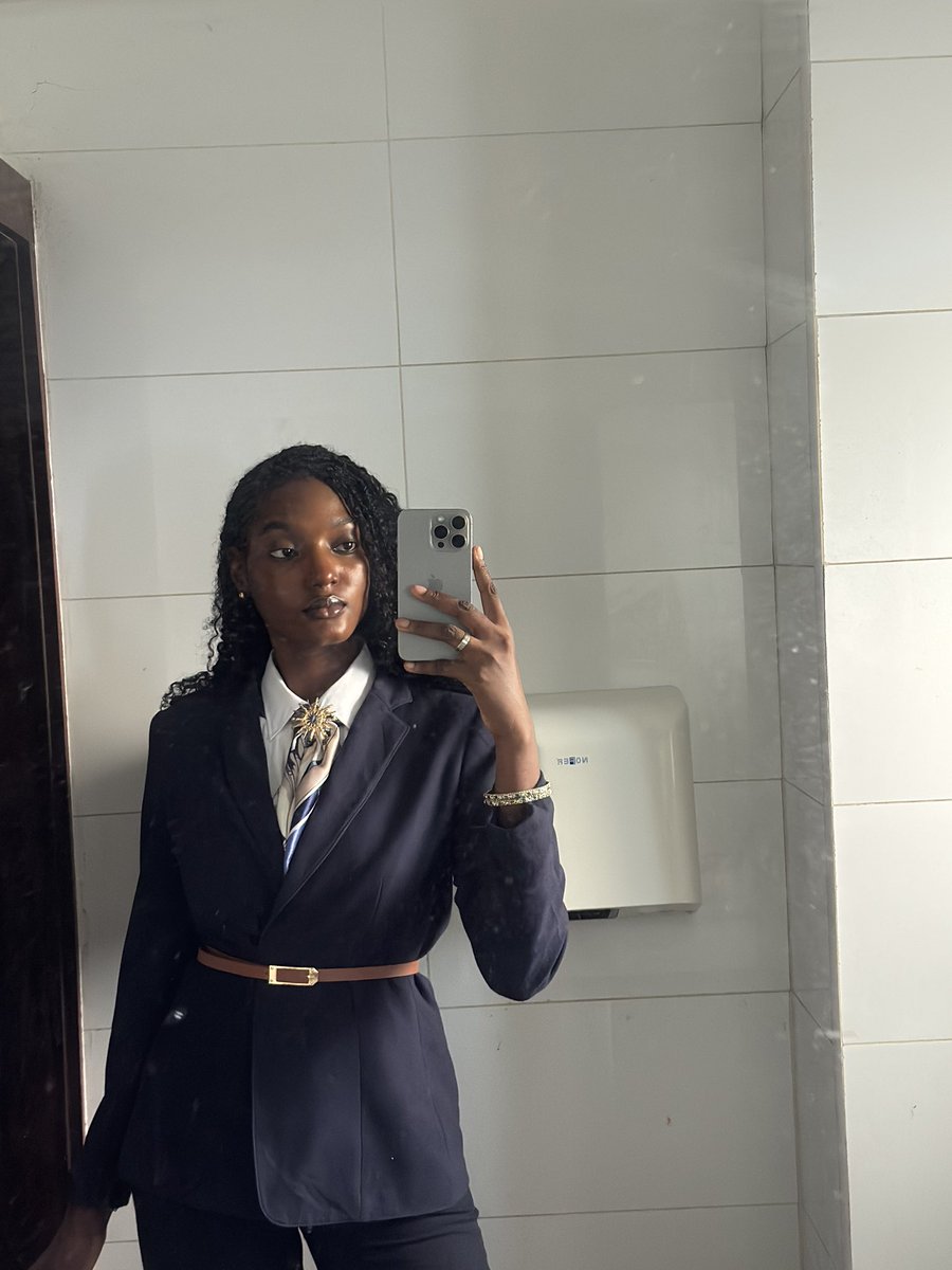 titii_ab's tweet photo. July mirror selfie dump as a lawyer😂 https://t.co/MM02UllS2q
