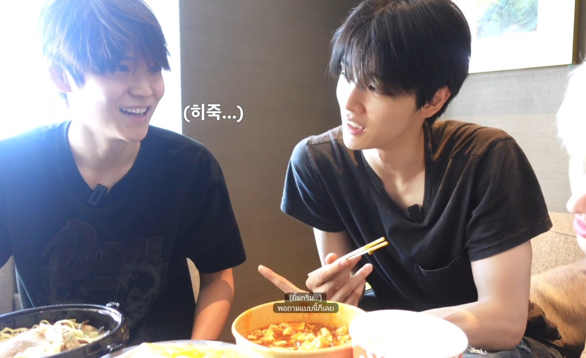 LilStonnie_'s tweet photo. พอมาถึงเฉลยว่าใครซื้อให้ ซองชานทายว่าอึนซอก ละบอกว่าตัวเองชอบกินอันนี้มากจริงๆ อึนซอกก็จำได้สินะ จ้อกนางบอกสั่งให้เพราะจะแย่งกินต่างหาก ละไม่รู้ใคร น่าจะวอนบิน บอกว่าอึนซอกซึนเดเระสินะ 555555555555555555 https://t.co/ChkXdfyx5O