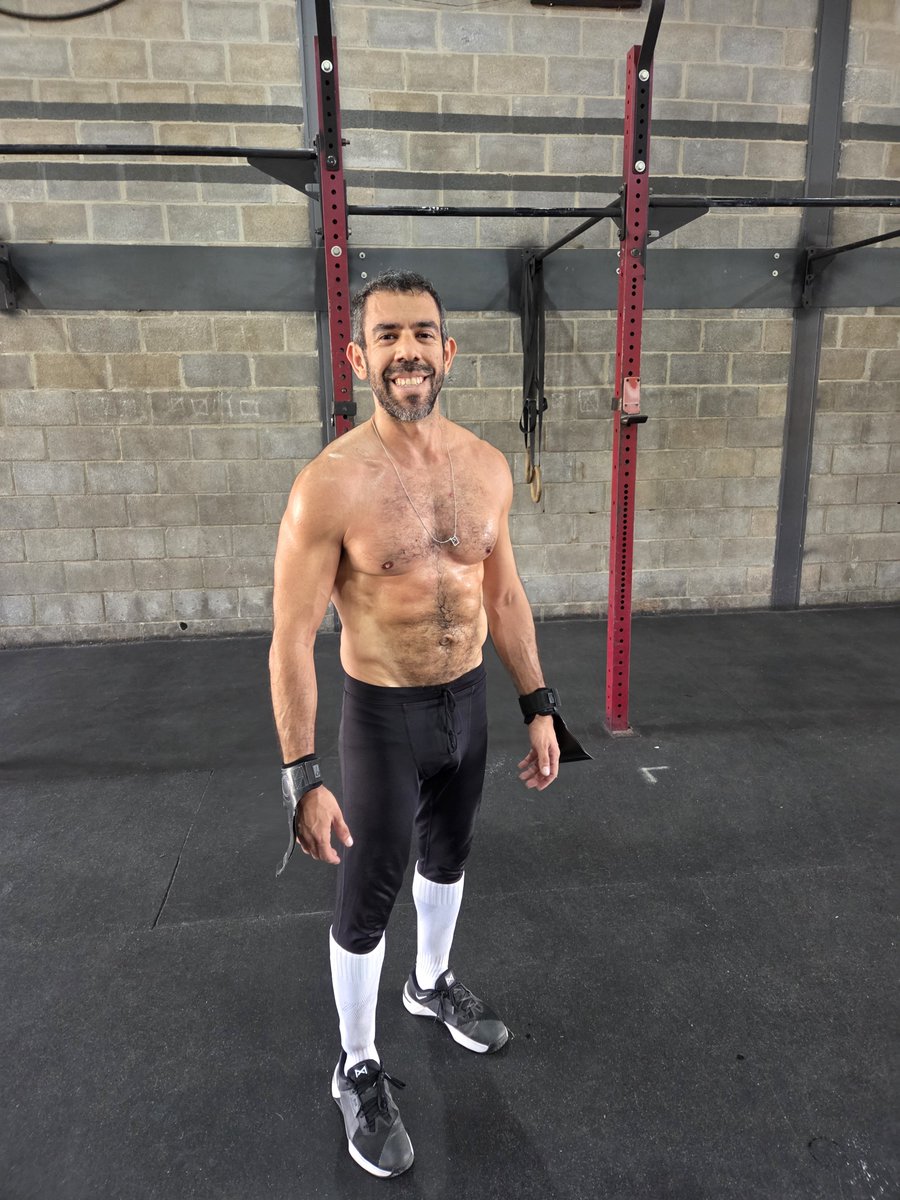 leosousandrade's tweet photo. Gostaria de ter terminado o treino 🫠 #CrossFit https://t.co/agYORV2d7R