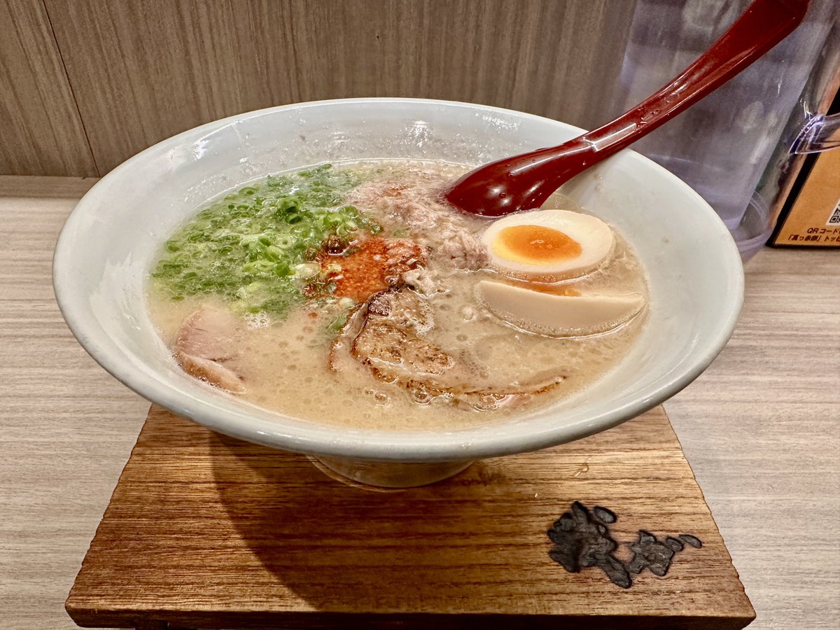 PrairieyyyyDogs's tweet photo. 4th Single『青の足跡』と一緒に、なこちゃんがで絶賛していた「麺屋 我ガ(渋谷2丁目店)」さんに早速行って来ました٩( ᐛ )و

豚骨つよつよのこってりスープが美味でした！
なこちゃんは麺の硬さは何にしたんだろう？

美味しいお店を紹介してくれてありがとね☺️
#岬なこ #そんなこんなこ https://t.co/E50eqOowL9