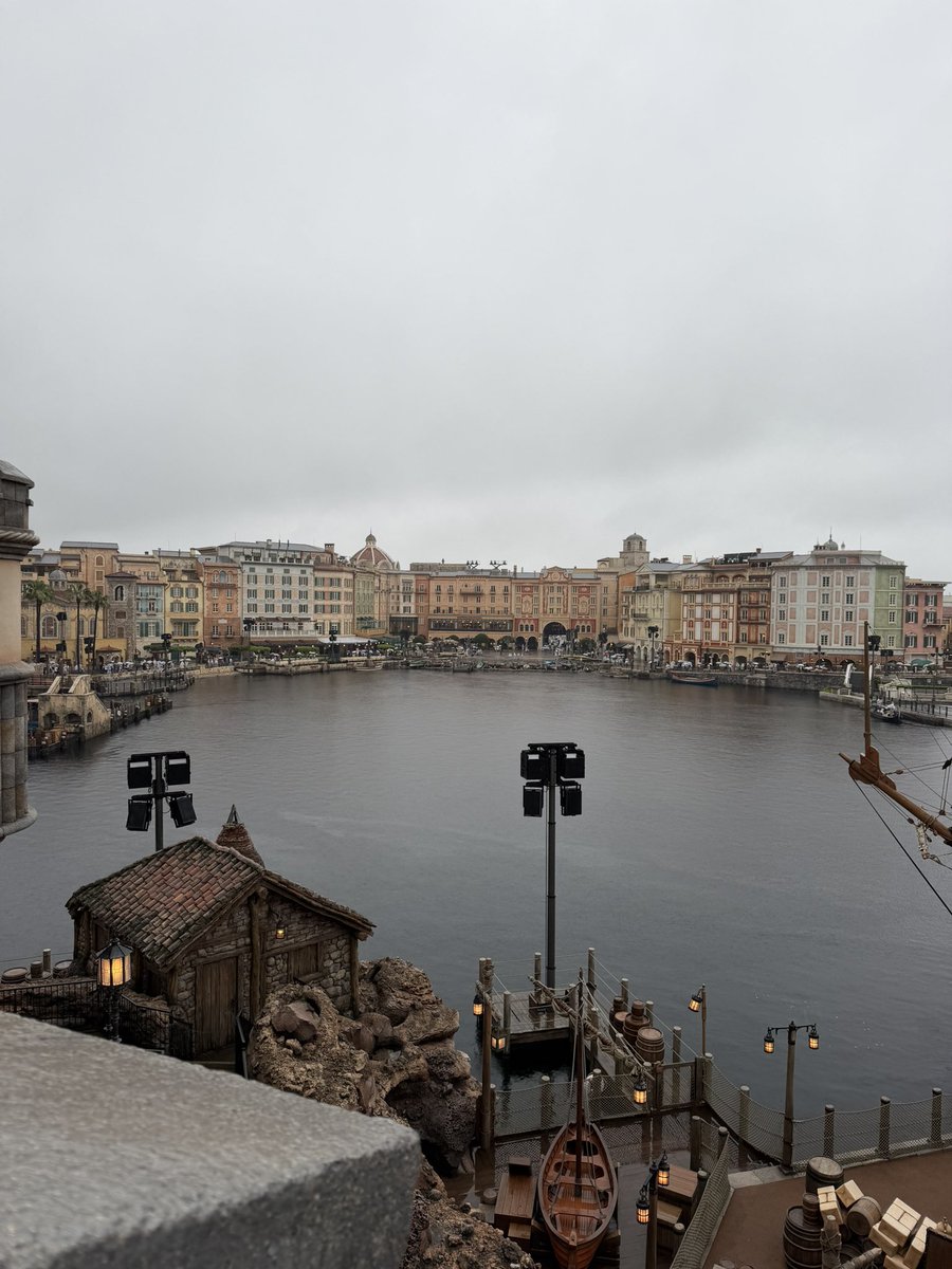 kenken22331's tweet photo. ここから見れる景色は素晴らしい
#Disneysea https://t.co/jAMYCdBVMf