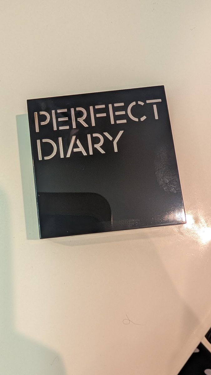 chitomon's tweet photo. 💄Perfect Diary トランスルーシェントブルーリングセッティングパウダー

ファンデーションで仕上げた後
よく言えば艶っぽく、悪く言えばテカるのが悩み…
このパウダーを仕上げに使うようになってテカリが本当に軽減した…！
夏のマストアイテム🌻

#パーフェクトダイアリー #生肌パウダー #サテン肌 https://t.co/x6vE9K8ull