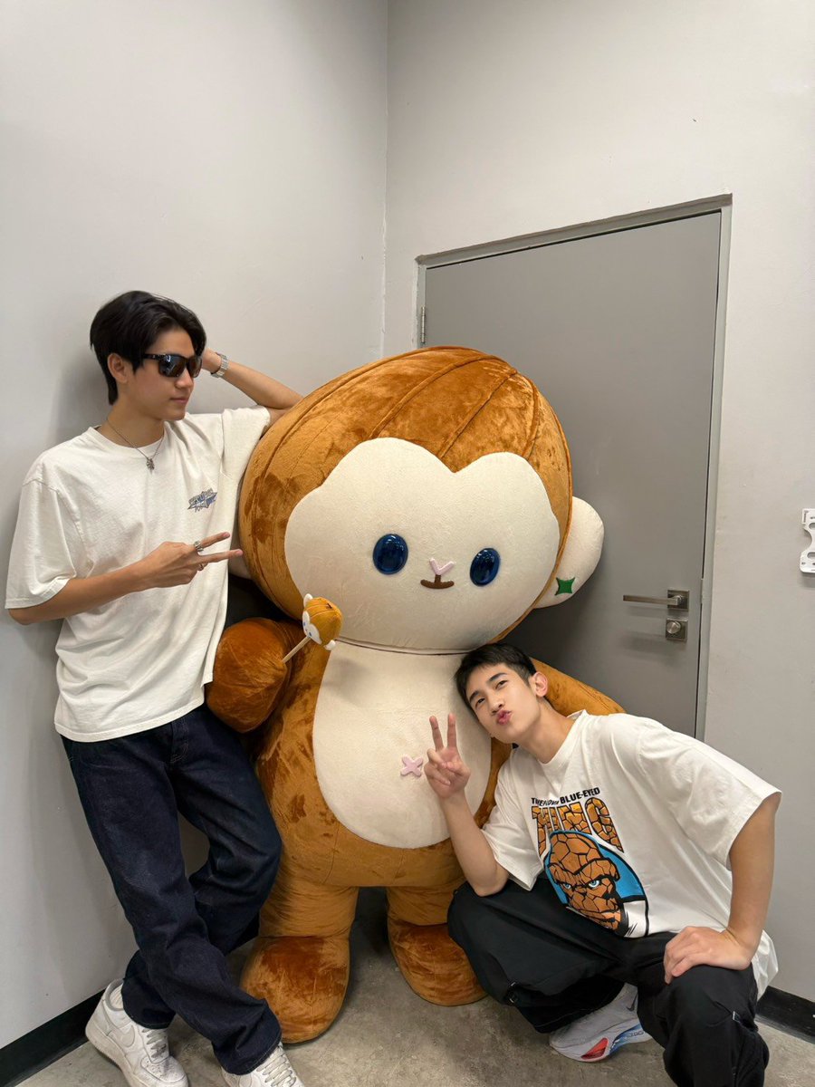 PONPON_gmmtv's tweet photo. เจ่เจ้มาหาเฮียม่อนกับโบร๋เก้ดเต็มเลยยยยย เจี๊ยกกก🐵 #PONPON #WhenOrangesFallFinalEP https://t.co/MkMINNrOuj