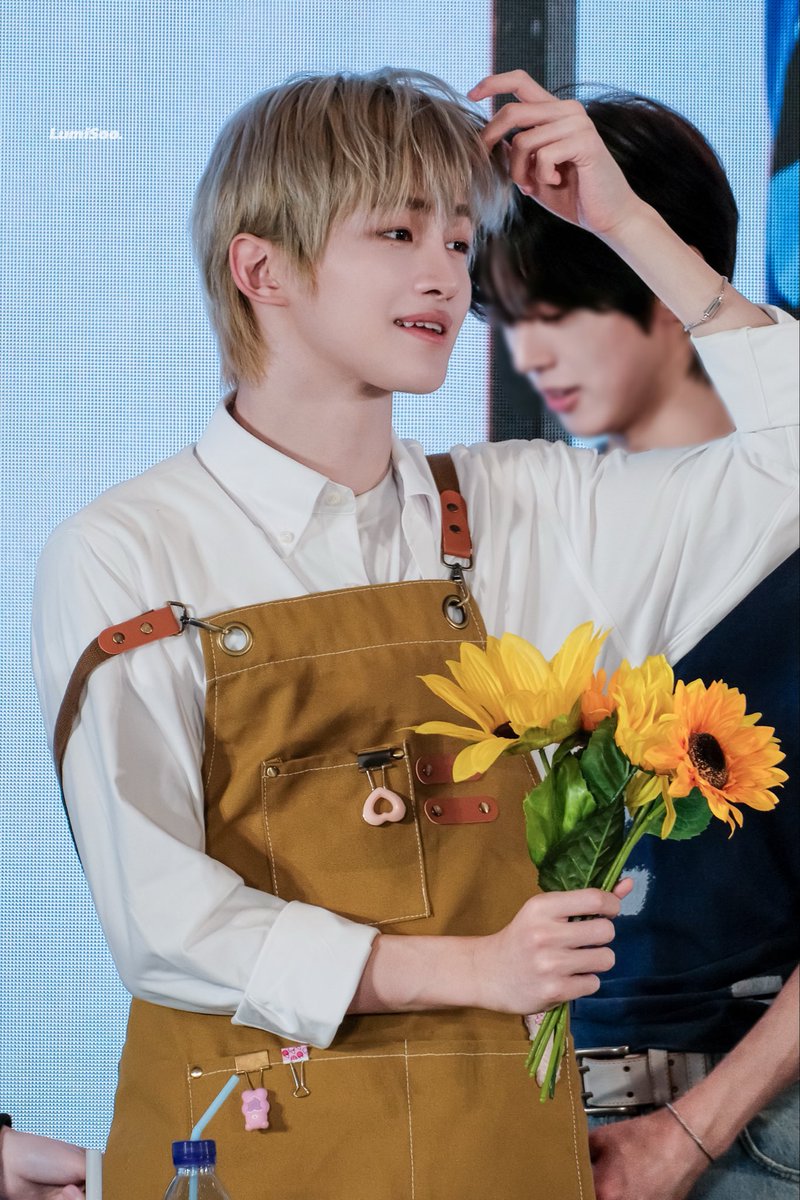 jiunkecil's tweet photo. he looks so pretty oh my god https://t.co/shbOlCxhh4