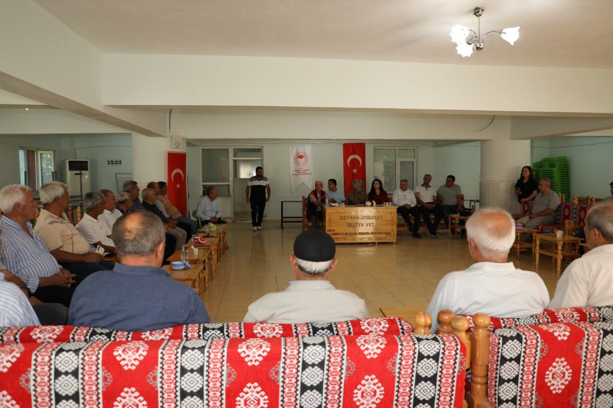 elazig_tarim's tweet photo. Palu ilçesine bağlı Beyhan Beldemizde üreticilerimize yönelik bilgilendirme toplantısı gerçekleştirildi.

Toplantıda tarımsal üretim planlaması, güncel tarımsal desteklemeler ile İl Müdürlüğümüz tarafından yürütülen proje ve çalışmalar hakkında üreticilerimize bilgi verildi. https://t.co/vWBCmJD6M4