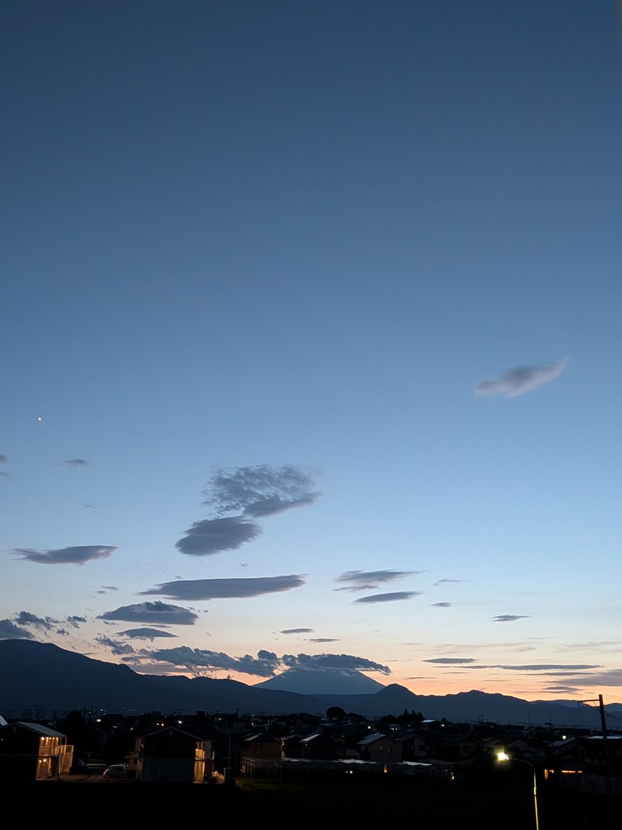 traboom's tweet photo. 夕暮れ富士ちゃん https://t.co/ffbheyd9Jf
