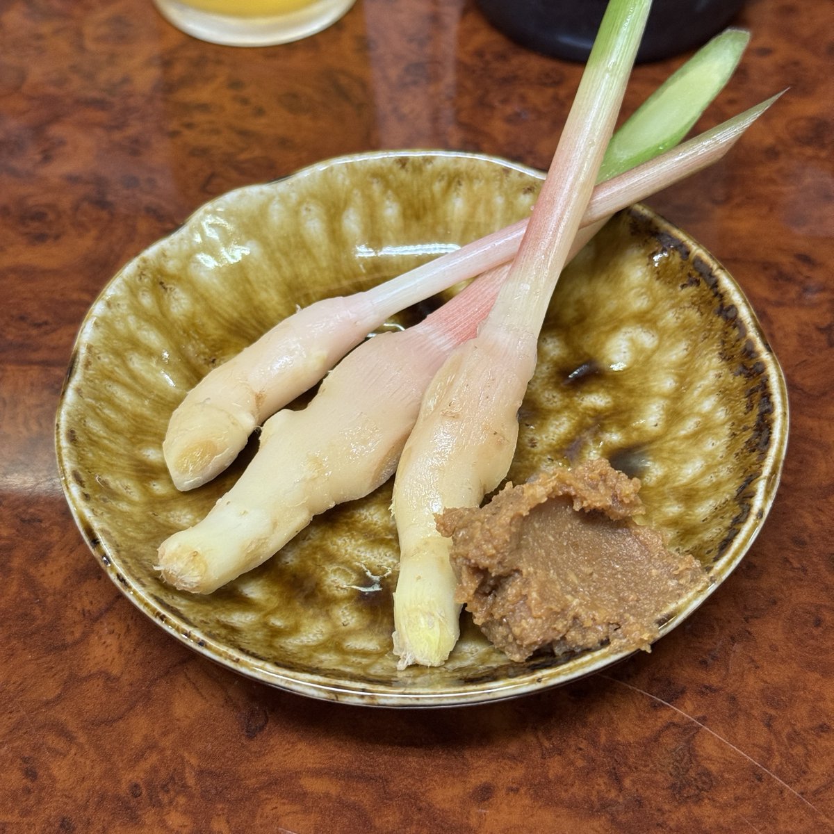 sleep_t's tweet photo. 衣笠駅近くの焼き鳥屋さんで一杯 https://t.co/pvMxdVc4Tz