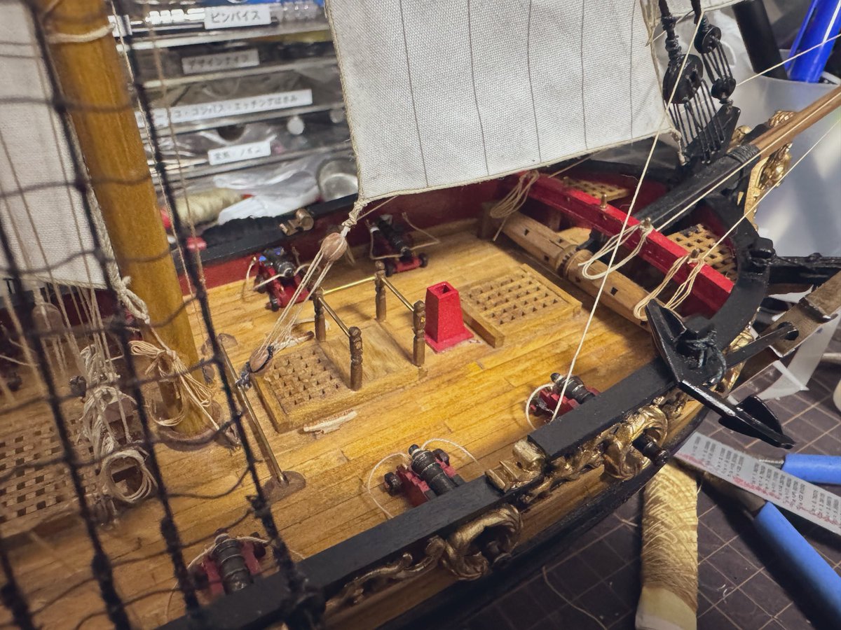 morley_craft's tweet photo. 12月から製作再開したチャールズヨット、毎朝6時前から家族が起きるまでの間に細々と作業しようやく完成しました…！結局購入してから12年も経ってしまいました()
ペガサスは帆なしで製作しましたが帆があるのもよいですね…！ https://t.co/BwO8tXyRXW