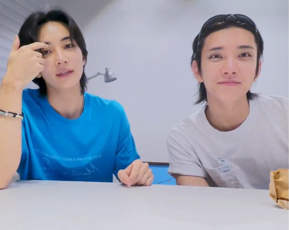 coupslovre's tweet photo. jeonghan and joshua live! 🤍 https://t.co/OXUvmLuUsH