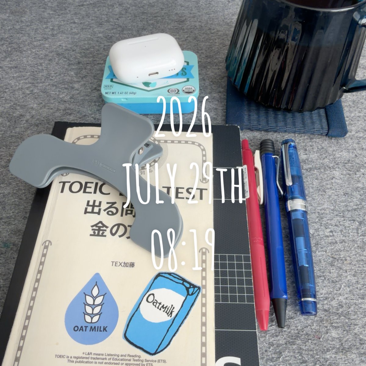 MieeBlueish's tweet photo. 今から少し #英語時間
ご一緒の皆様、よろしくお願いいたします。

昨夜は酷い雷雨。
日本で感じた時の1.5倍増の雷鳴で、恐怖心と共に畏怖のようなものも感じます⚡️
今日は少し雷について英語で調べてみるのも悪くないかもしれません。

#積み上げる部  
#英語垢珈琲部
#英語垢文具部 https://t.co/f8qQHKItRh