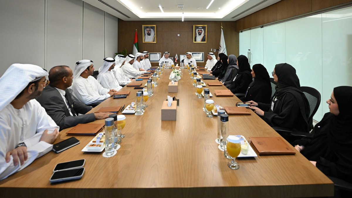 SHA_GOV's tweet photo. استقبل سعادة الدكتور عبدالعزيز المهيري، رئيس هيئة الشارقة الصحية، بحضور سعادة أمل القطري، مدير الهيئة، وفداً من هيئة الصحة في دبي برئاسة معالي الدكتور علوي الشيخ علي، مدير عام الهيئة، وعدداً من المدراء التنفيذيين. وبحث اللقاء تعزيز التعاون وتبادل الخبرات في المجالات الصحية. https://t.co/u33yT876rS