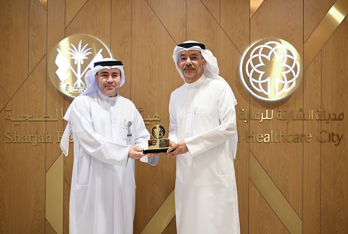 SHA_GOV's tweet photo. استقبل سعادة الدكتور عبدالعزيز المهيري، رئيس هيئة الشارقة الصحية، بحضور سعادة أمل القطري، مدير الهيئة، وفداً من هيئة الصحة في دبي برئاسة معالي الدكتور علوي الشيخ علي، مدير عام الهيئة، وعدداً من المدراء التنفيذيين. وبحث اللقاء تعزيز التعاون وتبادل الخبرات في المجالات الصحية. https://t.co/u33yT876rS